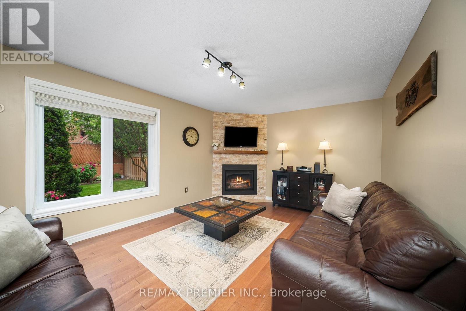 618 Ponting Place, Newmarket, Ontario  L3X 1T4 - Photo 12 - N12449734