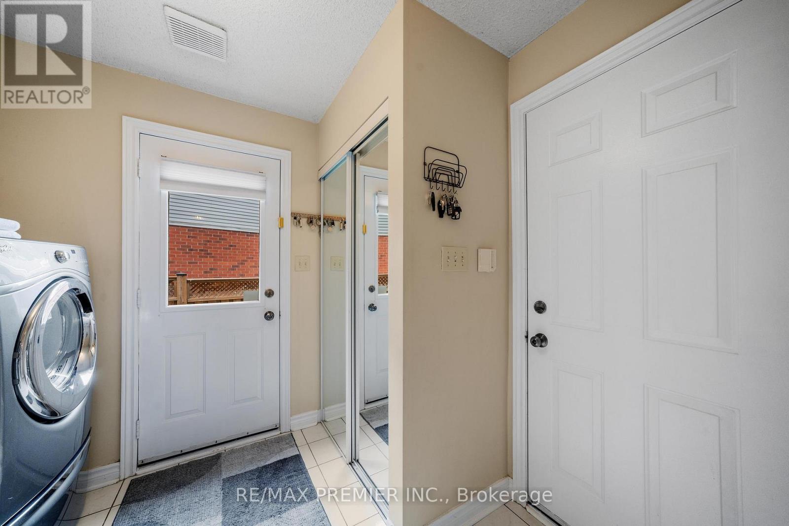 618 Ponting Place, Newmarket, Ontario  L3X 1T4 - Photo 15 - N12449734