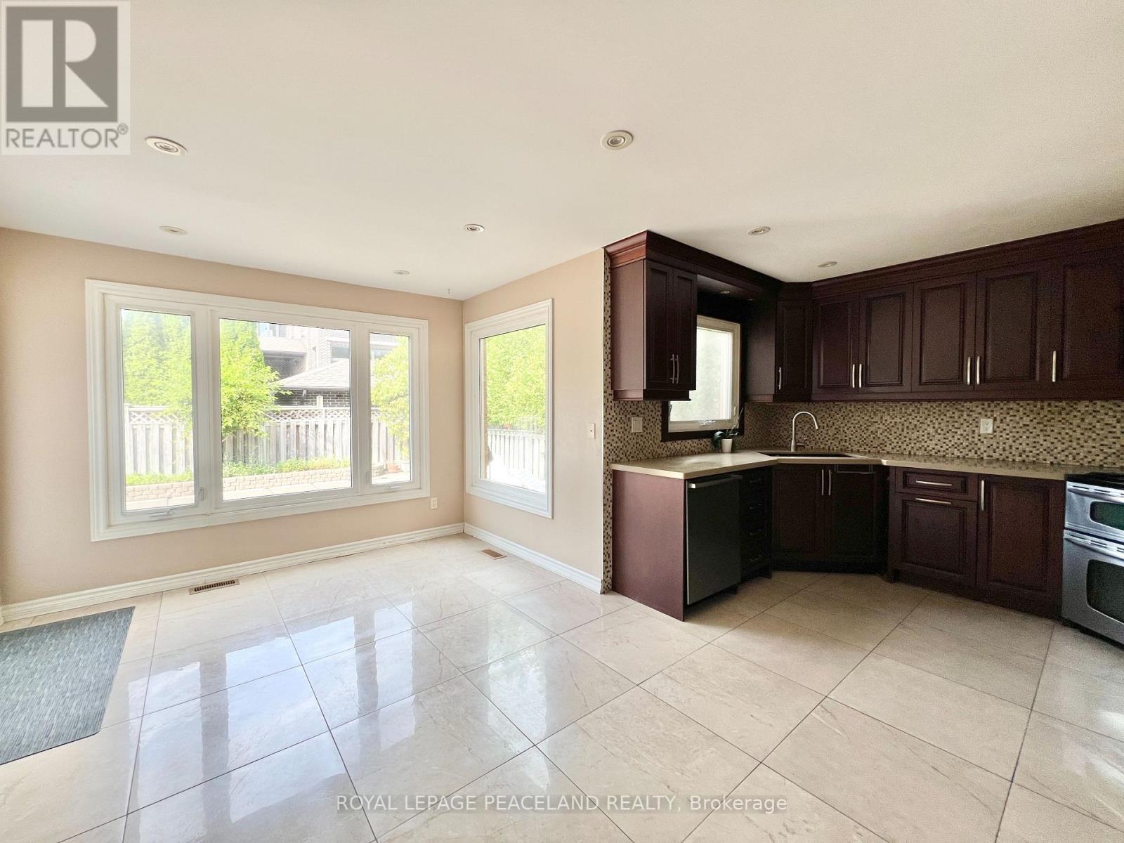 186 Marsi Road, Richmond Hill, Ontario  L4C 5S8 - Photo 4 - N12449746