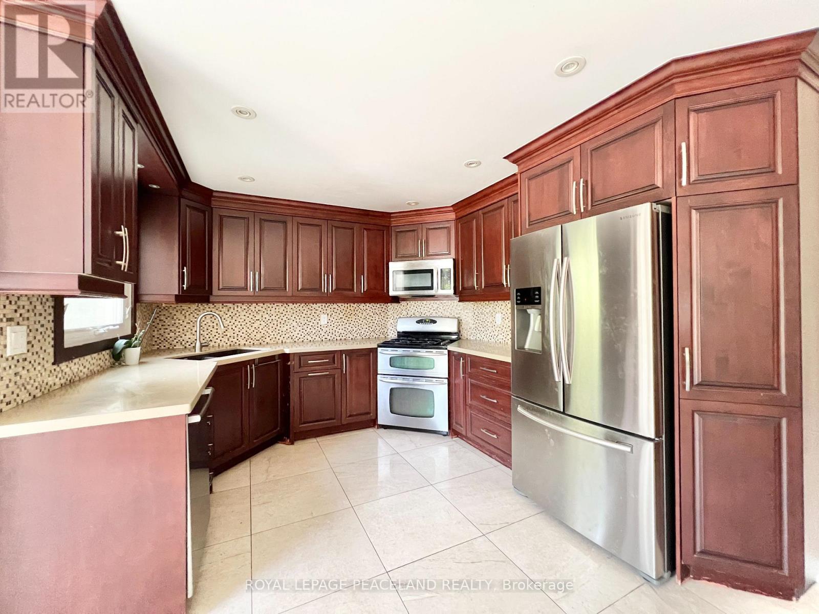 186 Marsi Road, Richmond Hill, Ontario  L4C 5S8 - Photo 5 - N12449746