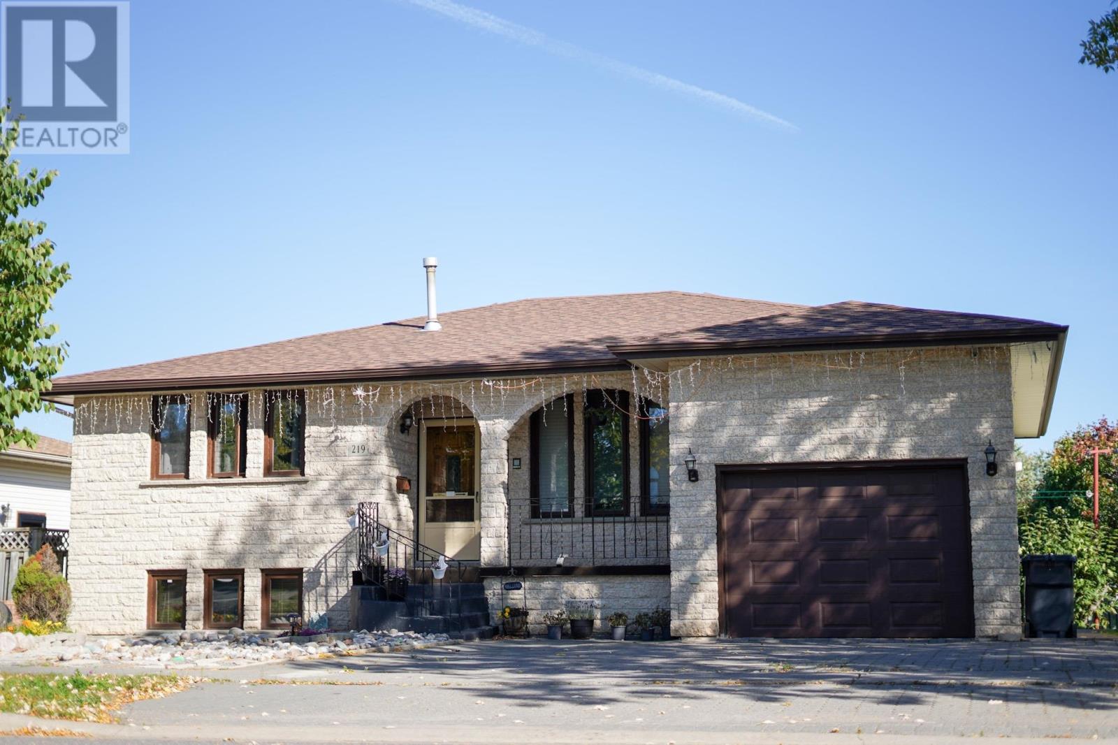 219 London Dr, Thunder Bay, Ontario  P7A 7Z6 - Photo 1 - TB253084