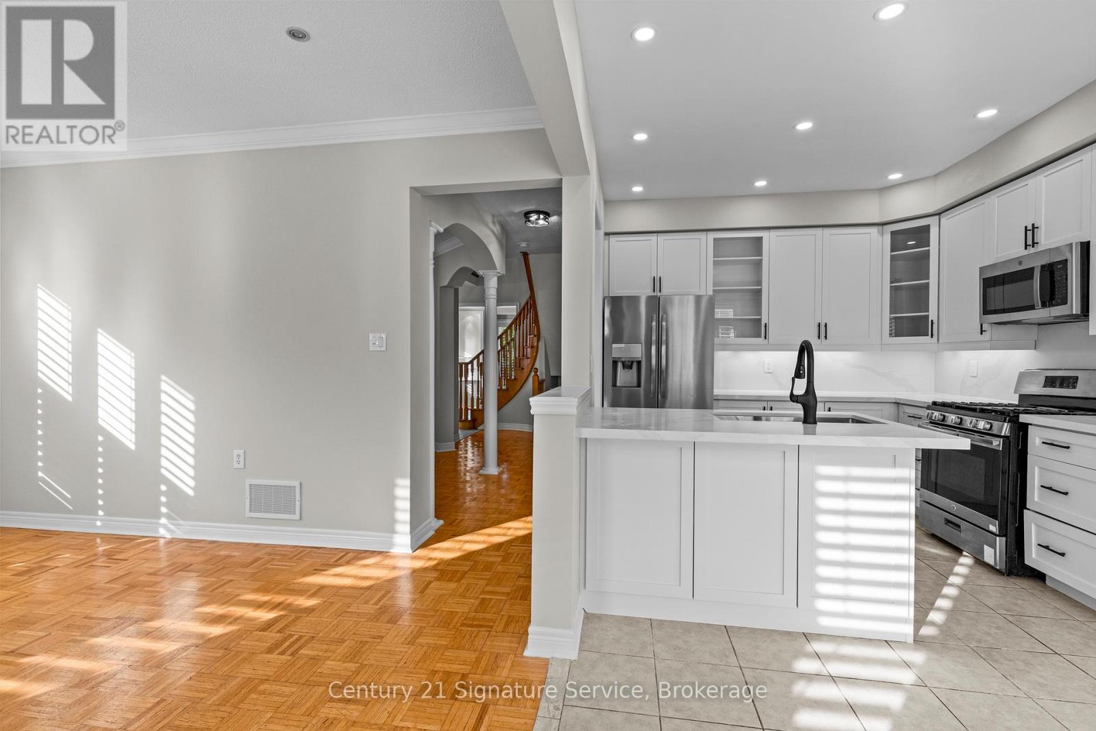 54 Millhouse Mews, Brampton, Ontario  L6Y 5J8 - Photo 7 - W12437149