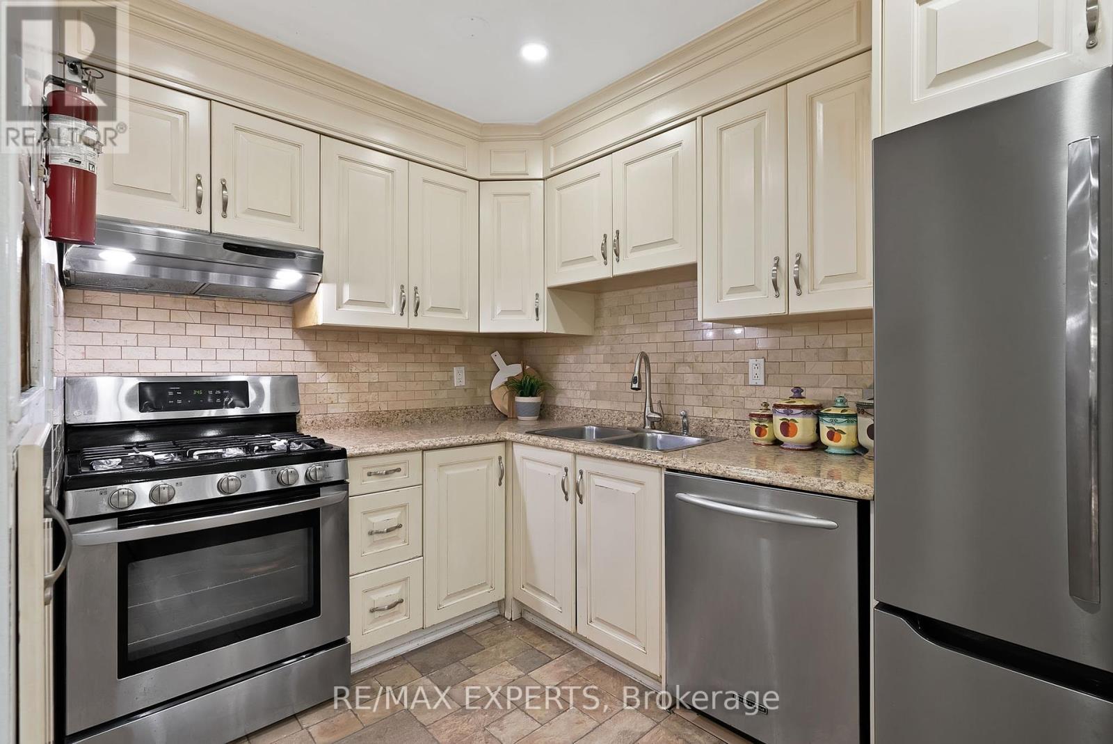 56 San Marino Way, Toronto (Glenfield-Jane Heights), Ontario  M3N 2Y3 - Photo 16 - W12448829