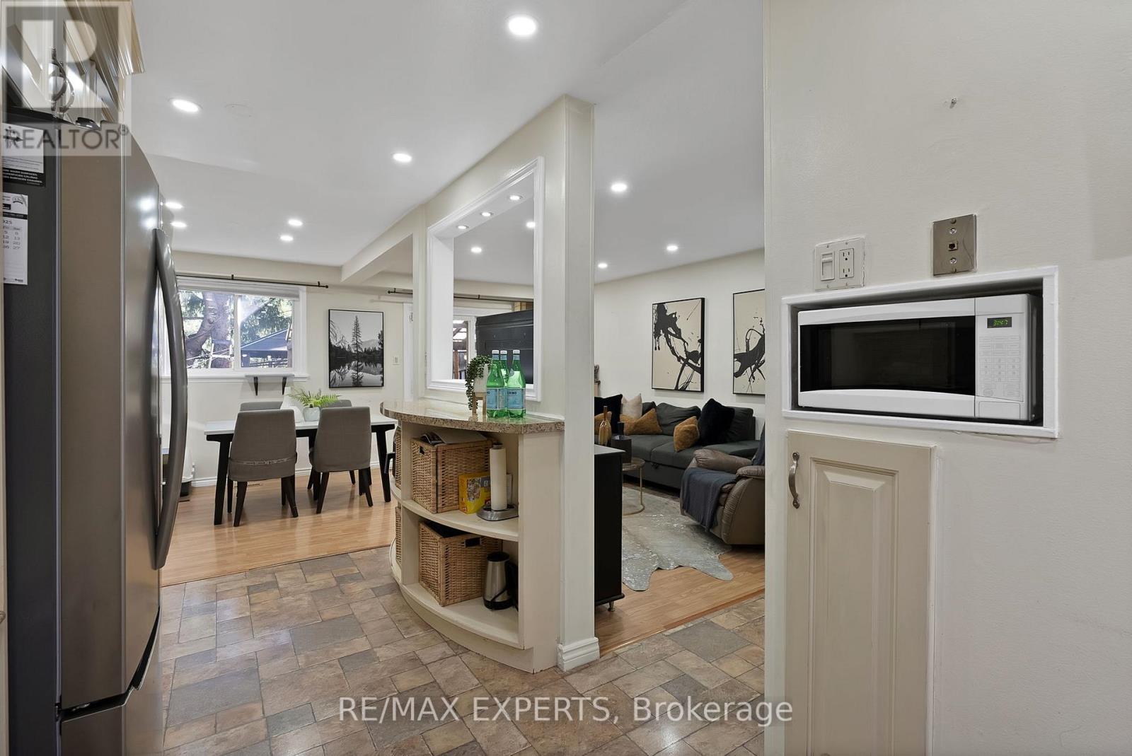 56 San Marino Way, Toronto (Glenfield-Jane Heights), Ontario  M3N 2Y3 - Photo 11 - W12448829