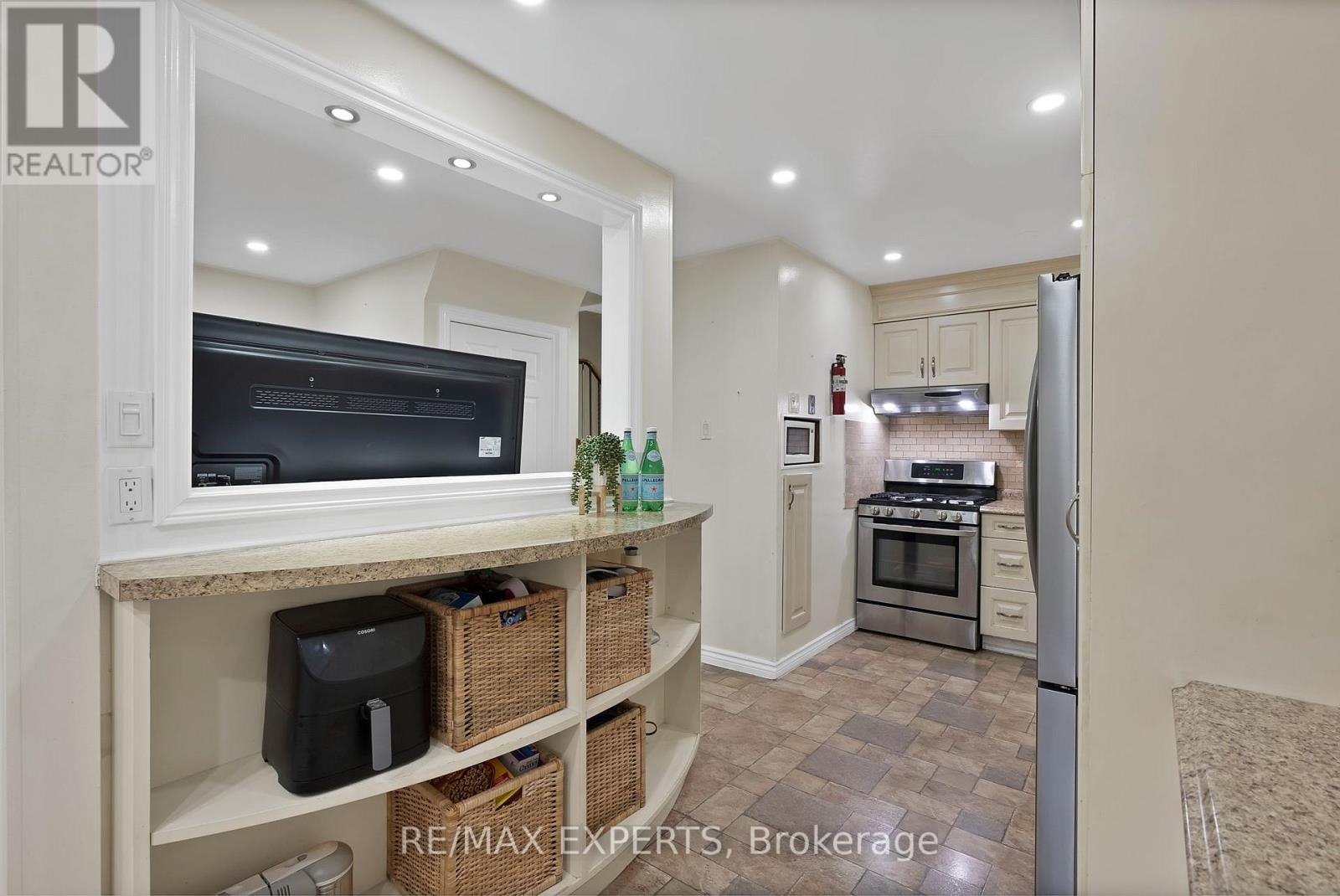 56 San Marino Way, Toronto (Glenfield-Jane Heights), Ontario  M3N 2Y3 - Photo 15 - W12448829