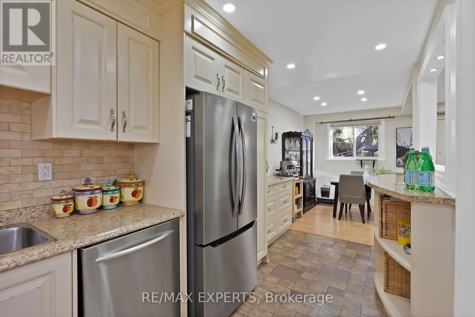 56 San Marino Way, Toronto (Glenfield-Jane Heights), Ontario  M3N 2Y3 - Photo 12 - W12448829