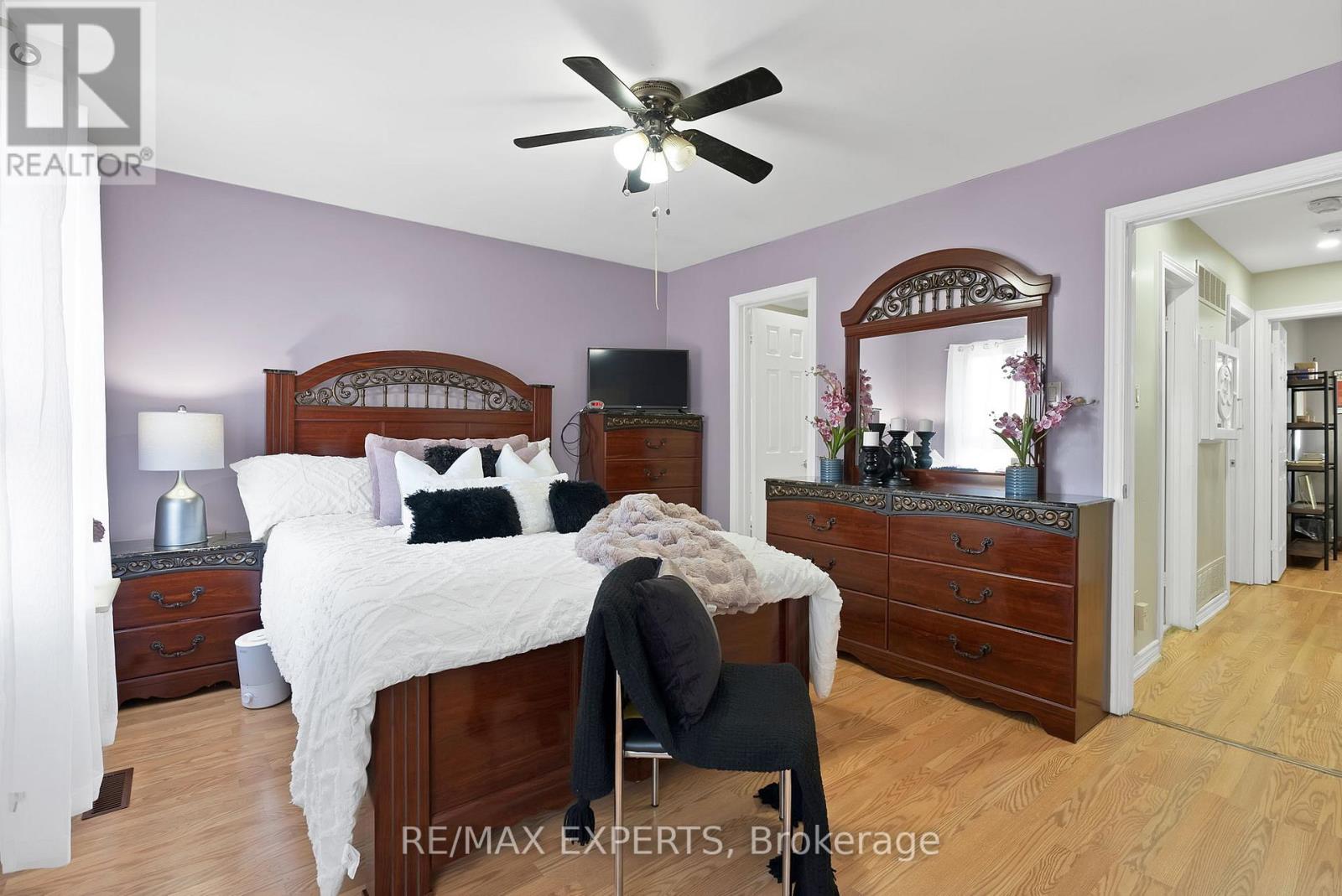 56 San Marino Way, Toronto (Glenfield-Jane Heights), Ontario  M3N 2Y3 - Photo 19 - W12448829
