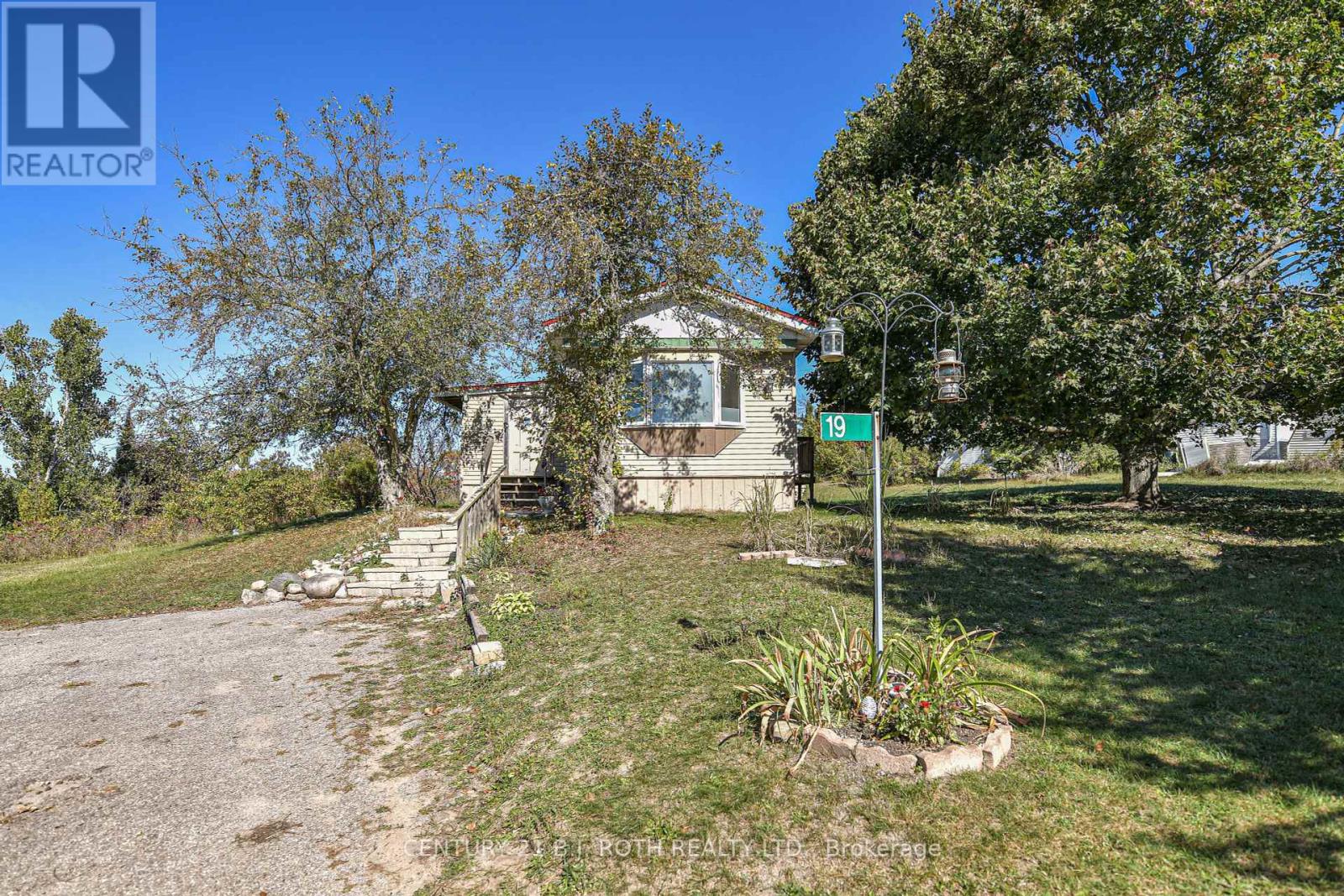 19 Claremont Crescent, Oro-Medonte, Ontario  L3V 0P9 - Photo 2 - S12449624