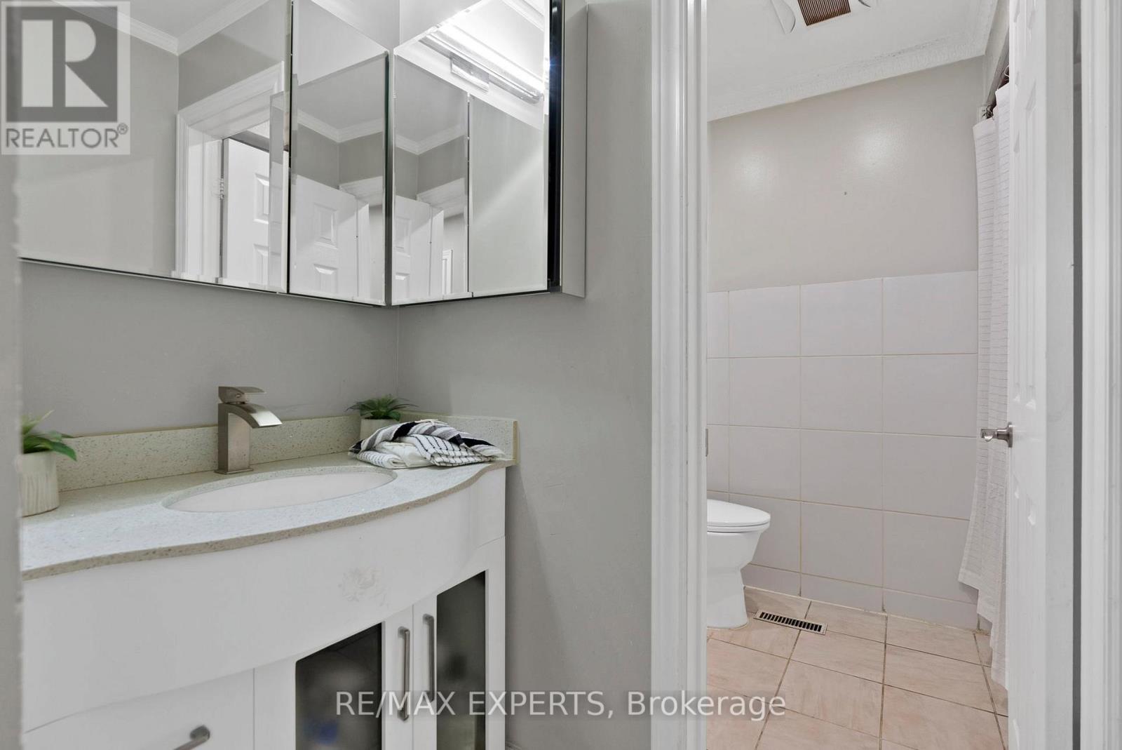 56 San Marino Way, Toronto (Glenfield-Jane Heights), Ontario  M3N 2Y3 - Photo 23 - W12448829