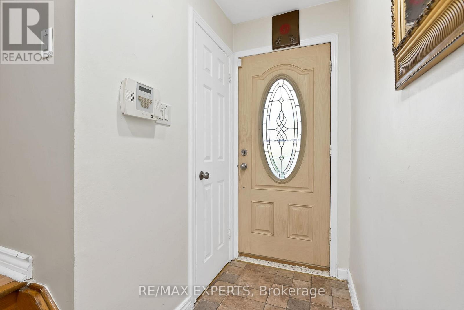56 San Marino Way, Toronto (Glenfield-Jane Heights), Ontario  M3N 2Y3 - Photo 5 - W12448829