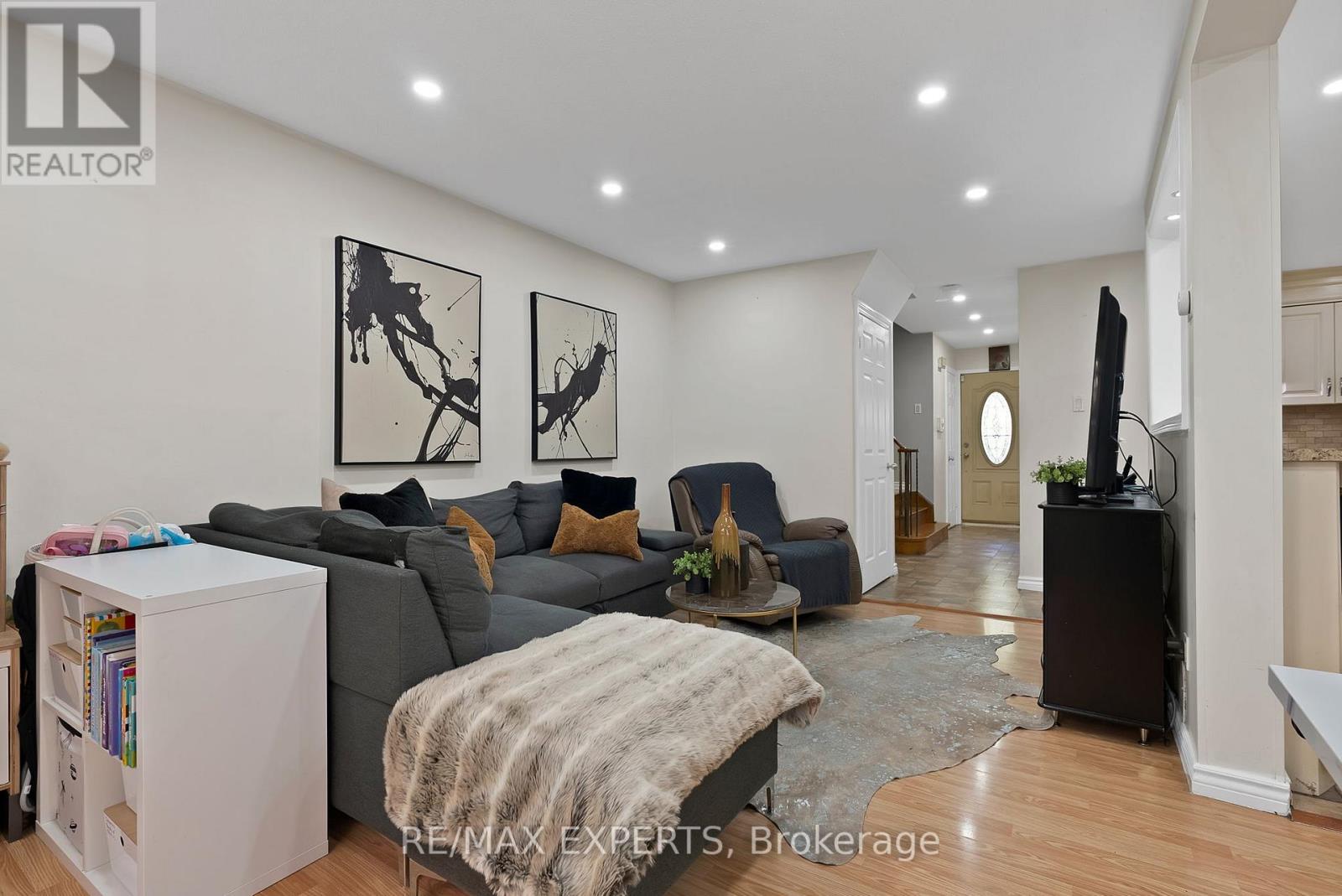 56 San Marino Way, Toronto (Glenfield-Jane Heights), Ontario  M3N 2Y3 - Photo 7 - W12448829