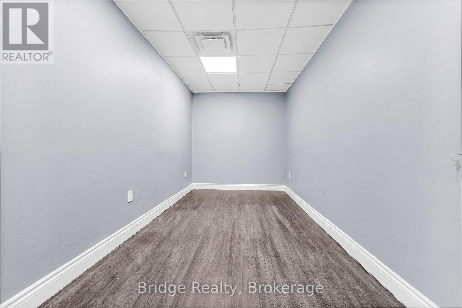 290 Dundas Street, Woodstock, Ontario  N4S 1B2 - Photo 16 - X12449795