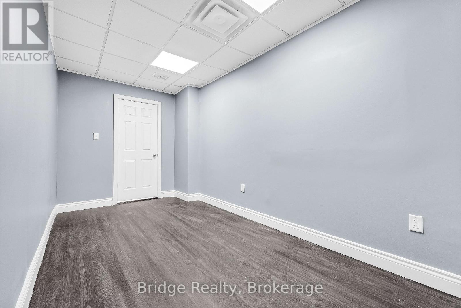 290 Dundas Street, Woodstock, Ontario  N4S 1B2 - Photo 17 - X12449795