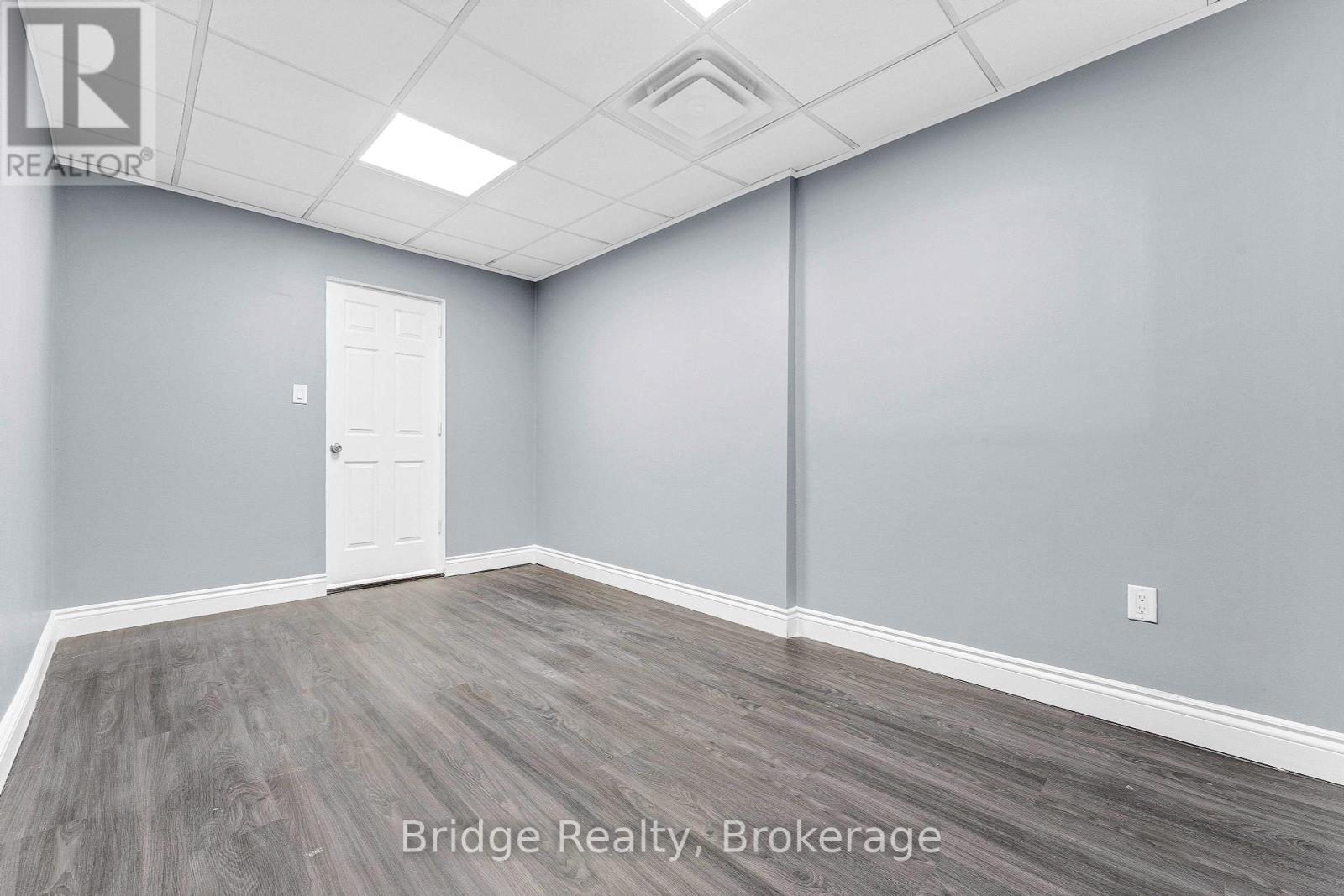 290 Dundas Street, Woodstock, Ontario  N4S 1B2 - Photo 19 - X12449795