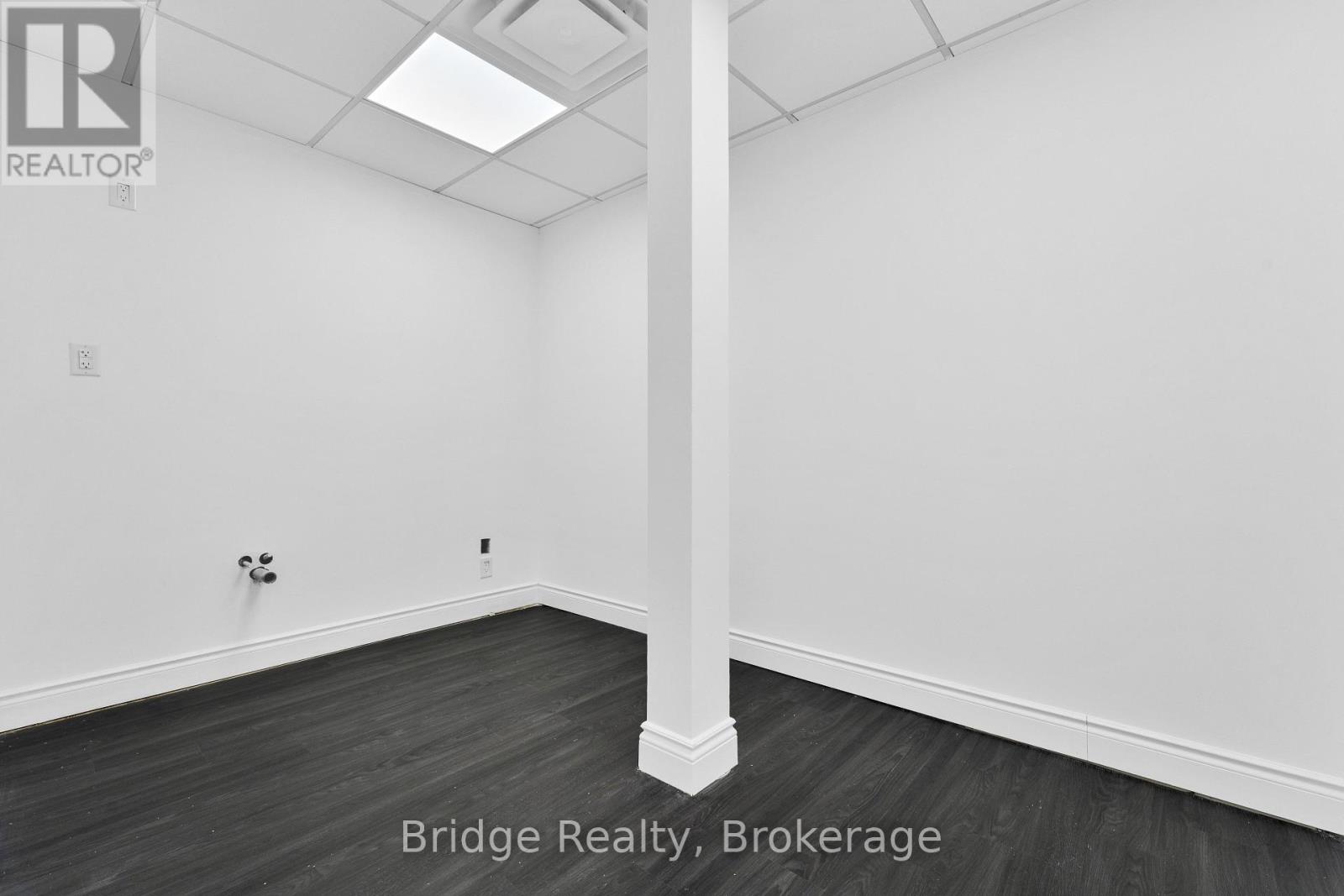 290 Dundas Street, Woodstock, Ontario  N4S 1B2 - Photo 20 - X12449795