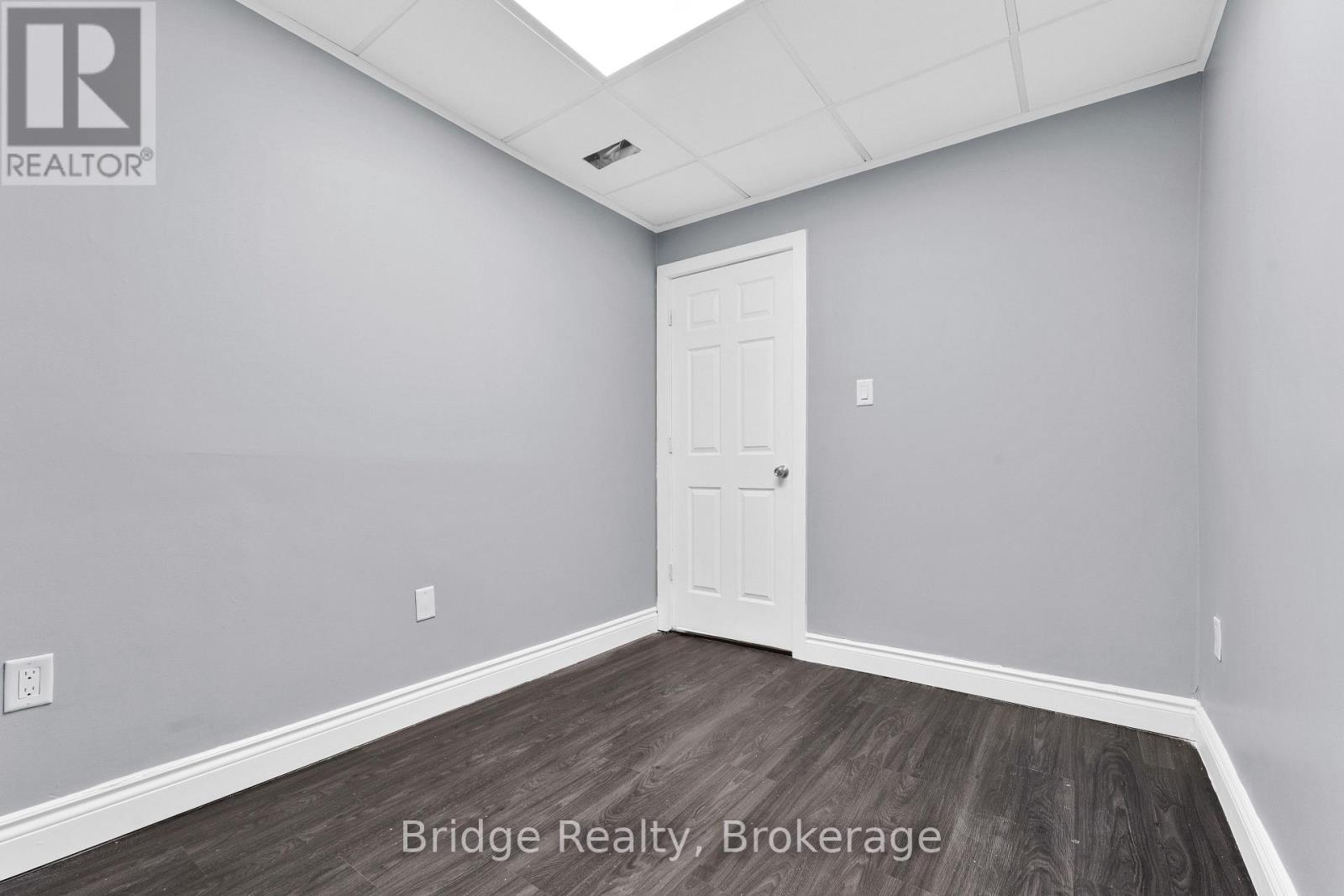 290 Dundas Street, Woodstock, Ontario  N4S 1B2 - Photo 27 - X12449795