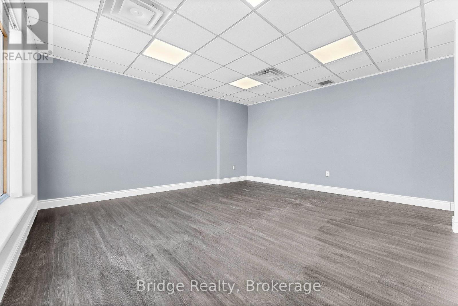 290 Dundas Street, Woodstock, Ontario  N4S 1B2 - Photo 9 - X12449795