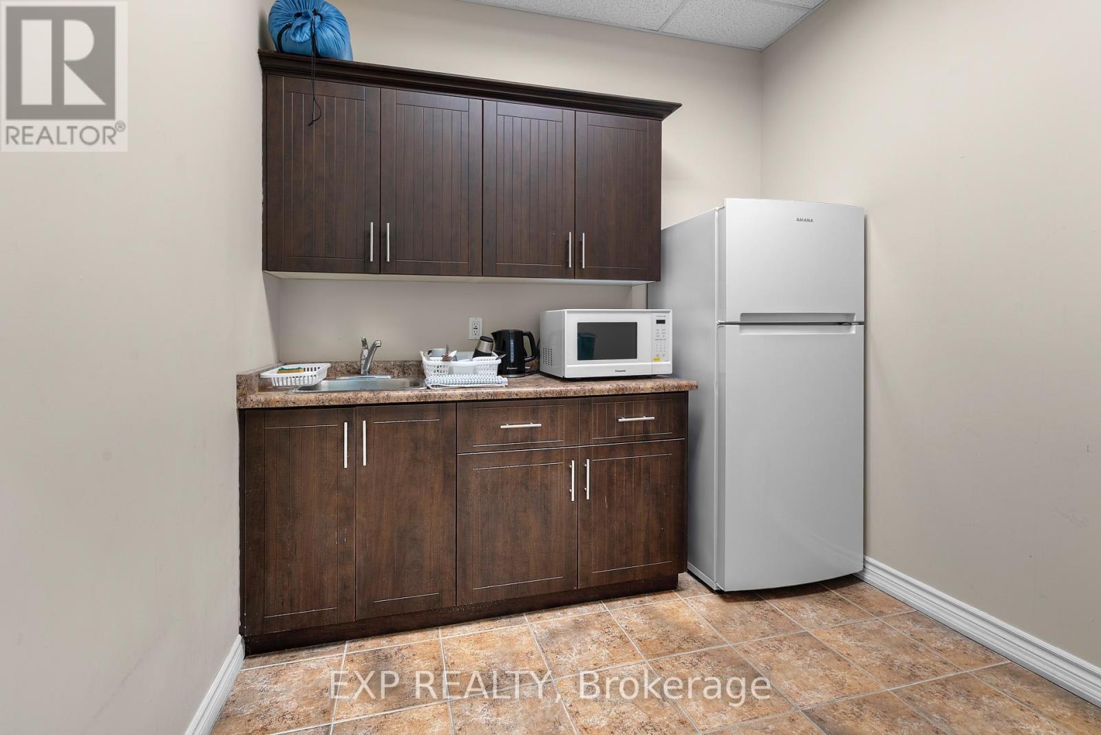 4675 Queen Street, Niagara Falls, Ontario  L2E 2L9 - Photo 10 - X12449794
