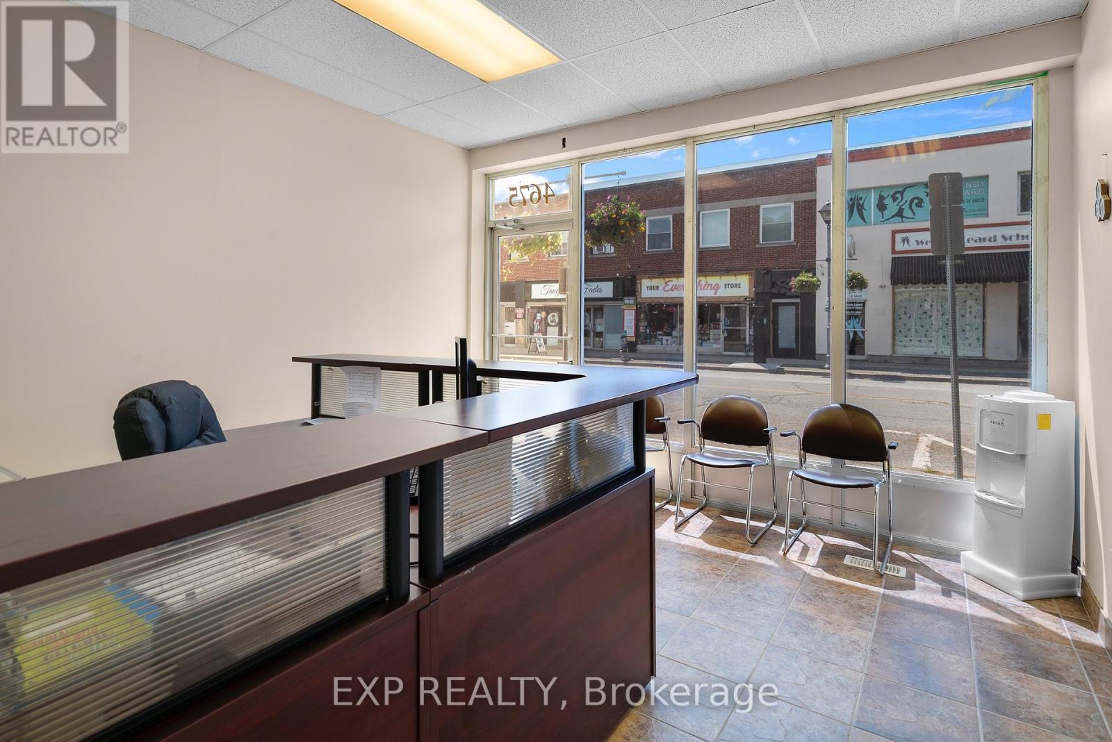 4675 Queen Street, Niagara Falls, Ontario  L2E 2L9 - Photo 4 - X12449794