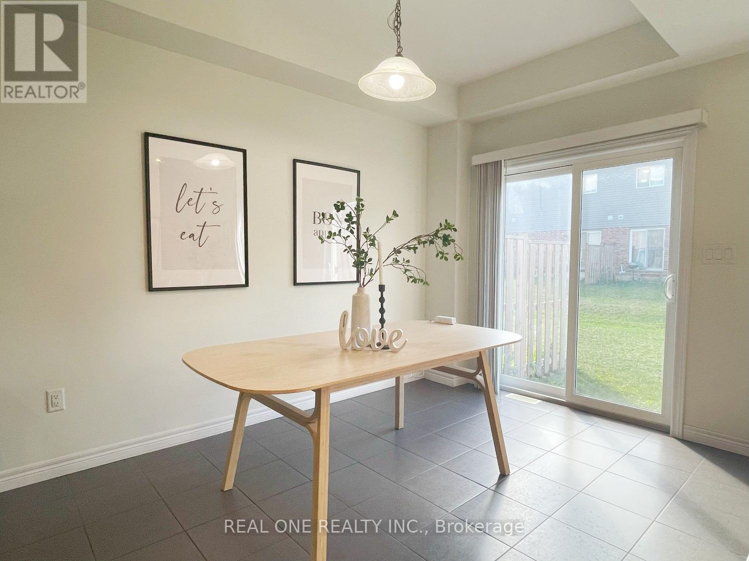 7 Sharp Drive, Hamilton, Ontario  L9K 0J9 - Photo 5 - X12415212