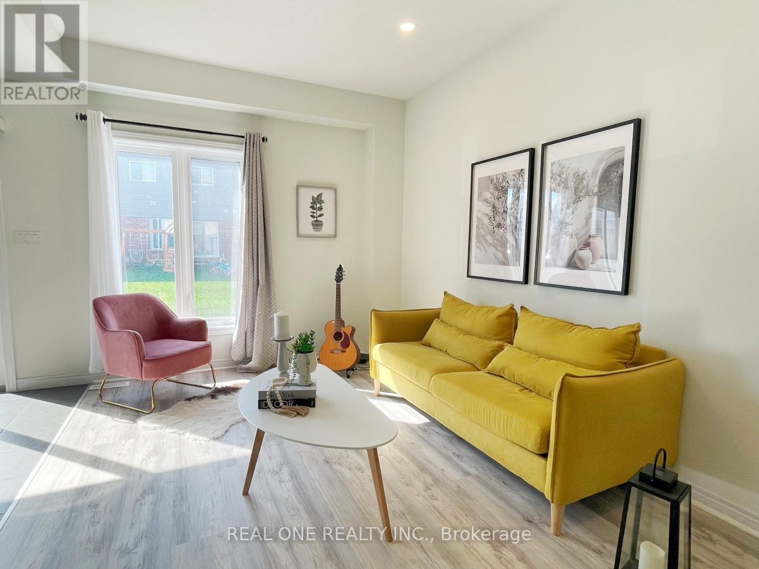 7 Sharp Drive, Hamilton, Ontario  L9K 0J9 - Photo 3 - X12415212