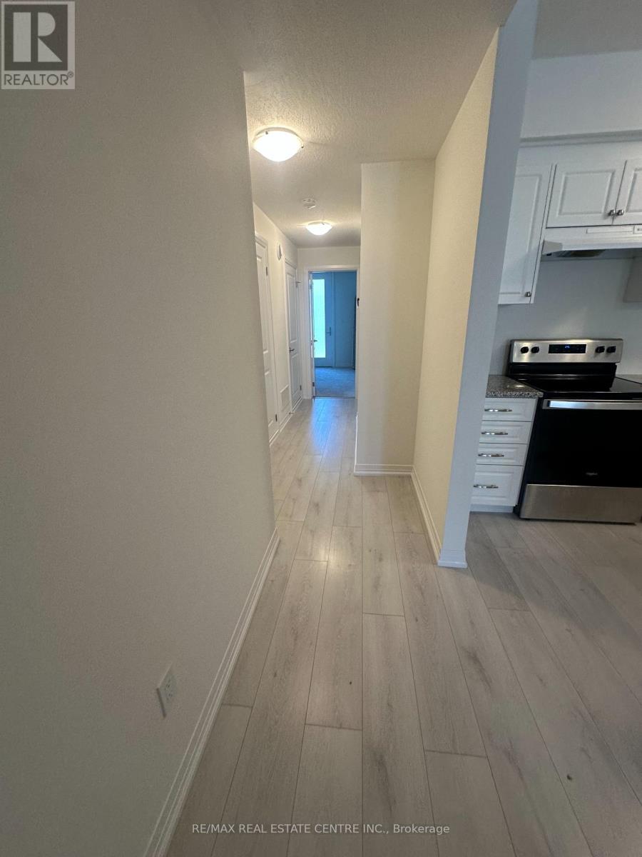 E11 - 261 Woodbine Avenue, Kitchener, Ontario  N2R 0S7 - Photo 11 - X12442009