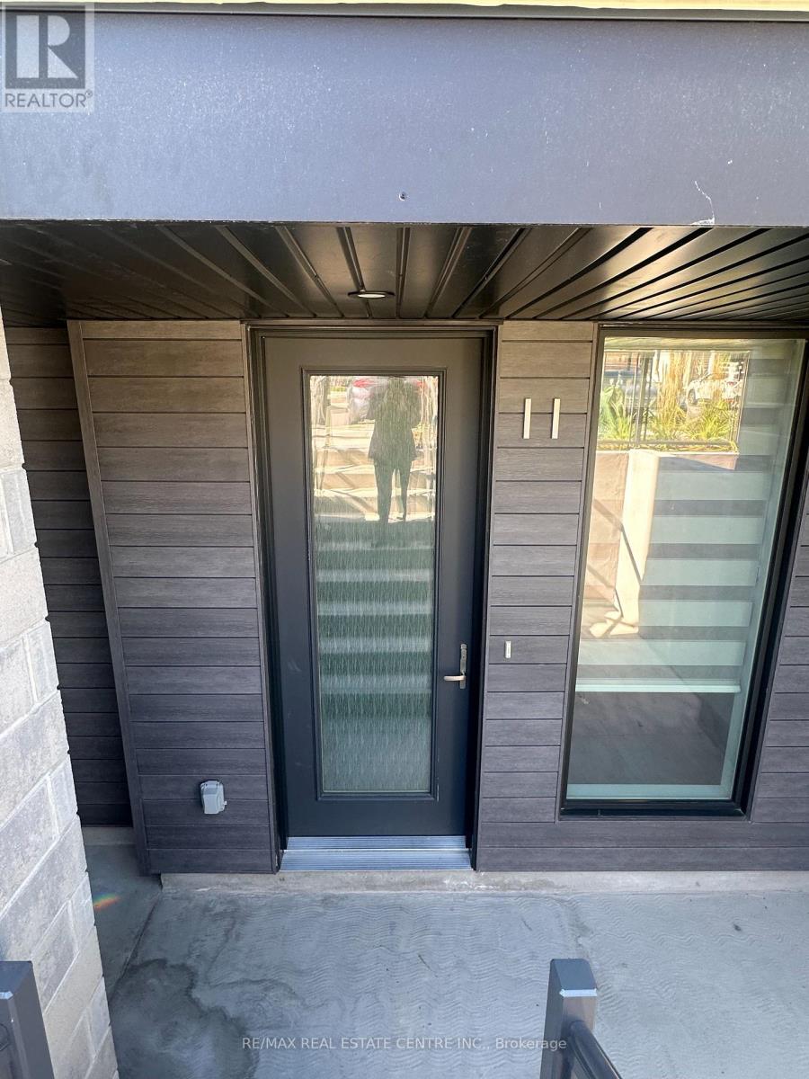 E11 - 261 Woodbine Avenue, Kitchener, Ontario  N2R 0S7 - Photo 3 - X12442009
