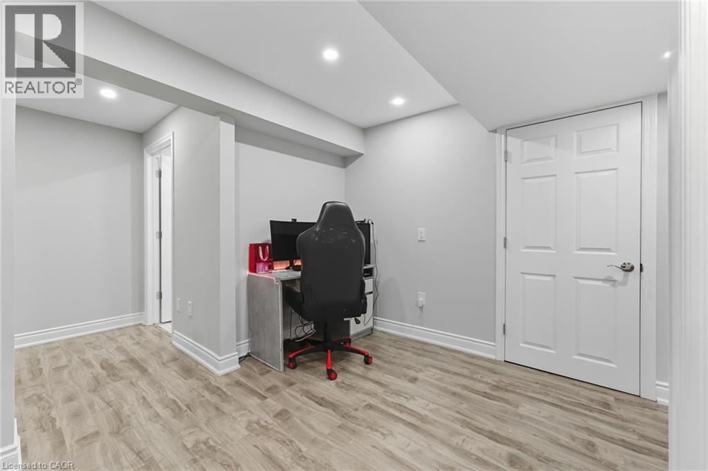 15 Morning Mist Drive, Hamilton, Ontario  L9B 0E5 - Photo 32 - 40777209