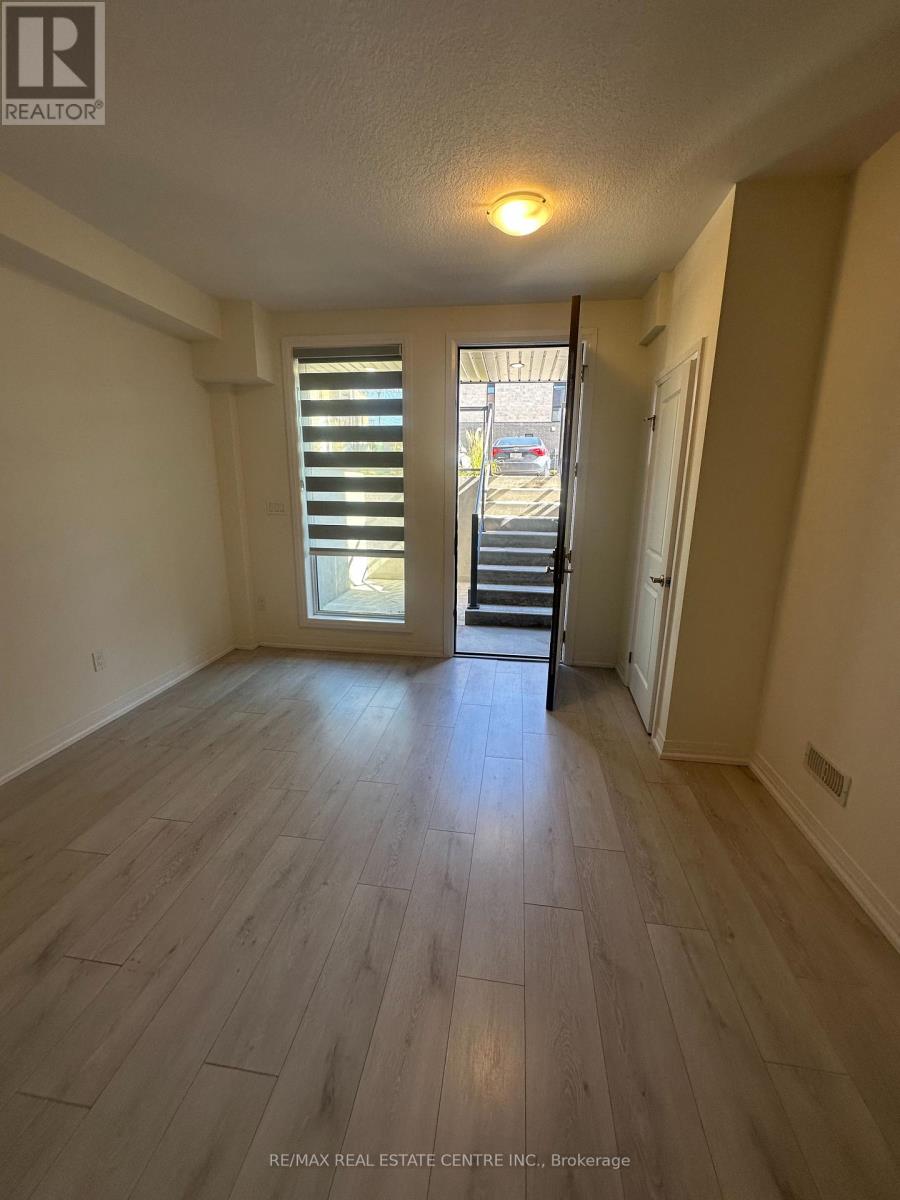 E11 - 261 Woodbine Avenue, Kitchener, Ontario  N2R 0S7 - Photo 4 - X12442009