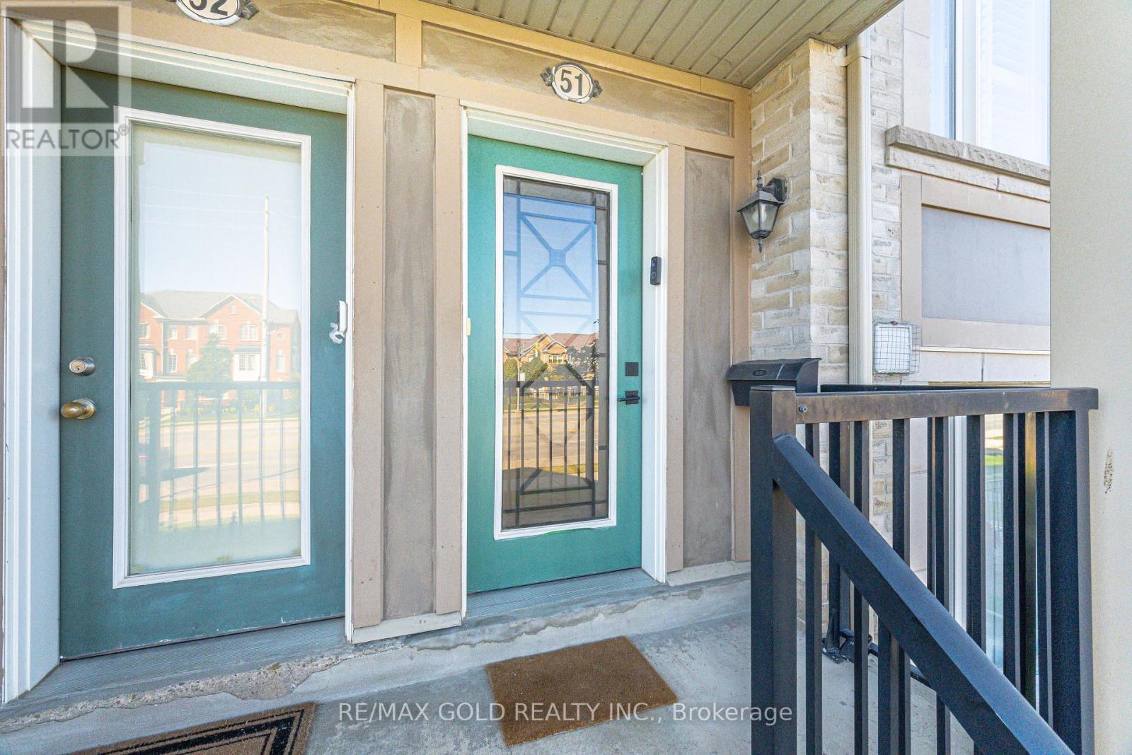 51 - 60 Fairwood Circle, Brampton, Ontario  L6R 0Y6 - Photo 4 - W12439459