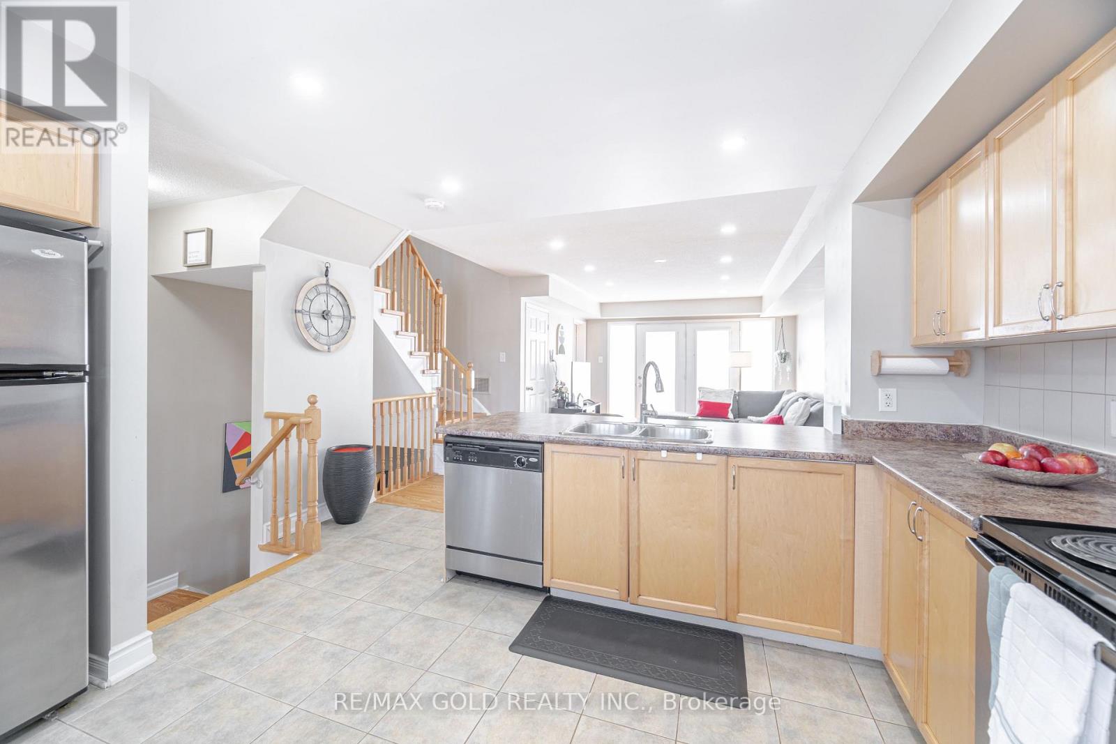 51 - 60 Fairwood Circle, Brampton, Ontario  L6R 0Y6 - Photo 10 - W12439459