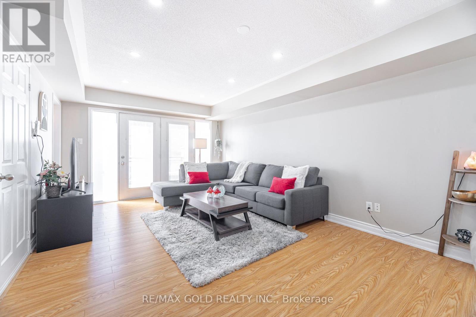 51 - 60 Fairwood Circle, Brampton, Ontario  L6R 0Y6 - Photo 12 - W12439459