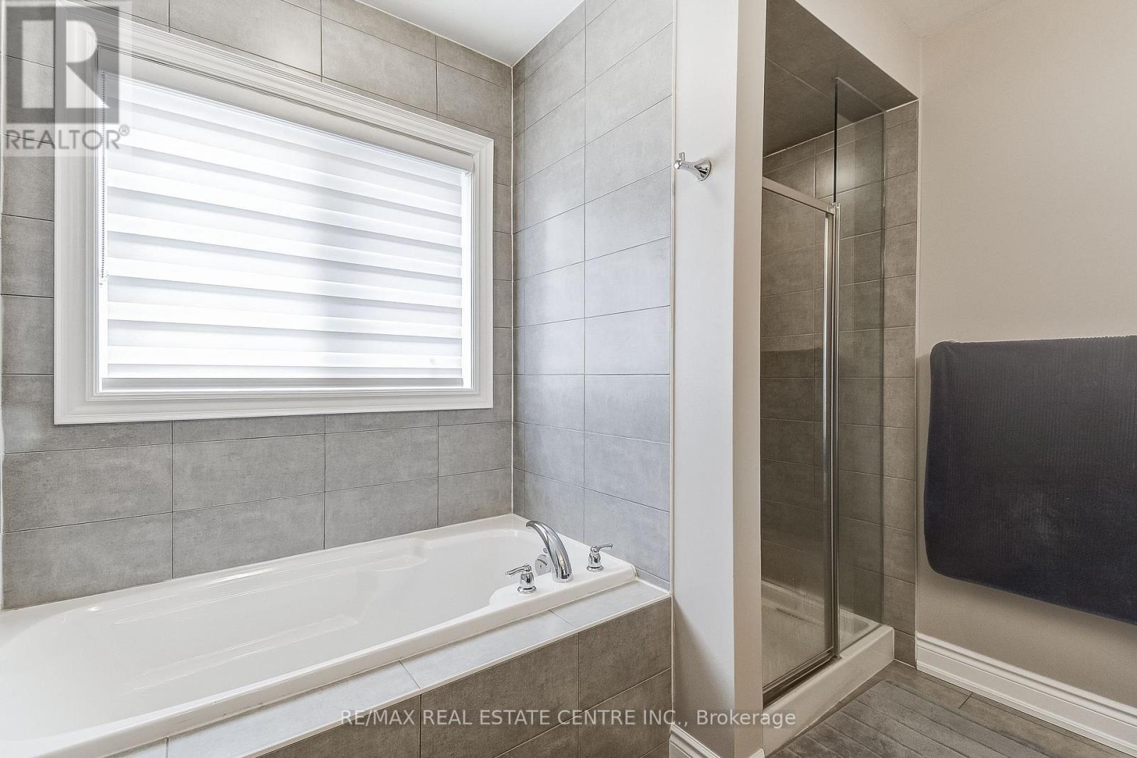 1578 Leger Way, Milton, Ontario  L9E 1H4 - Photo 34 - W12448039