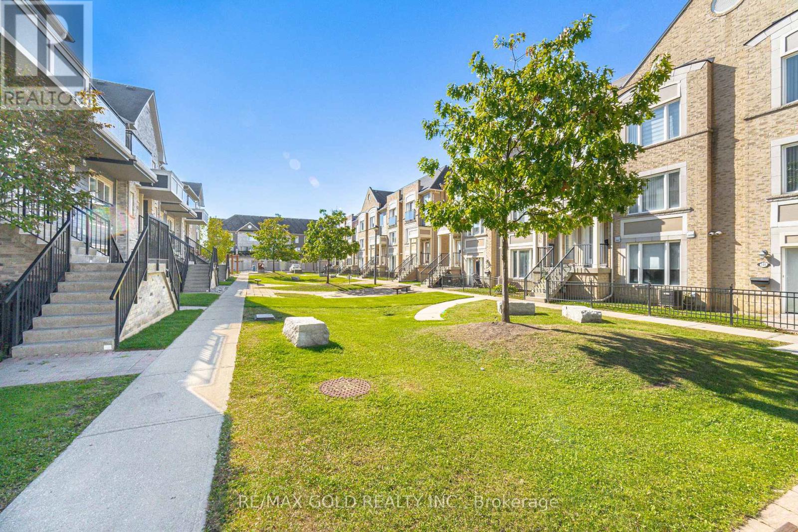 51 - 60 Fairwood Circle, Brampton, Ontario  L6R 0Y6 - Photo 37 - W12439459