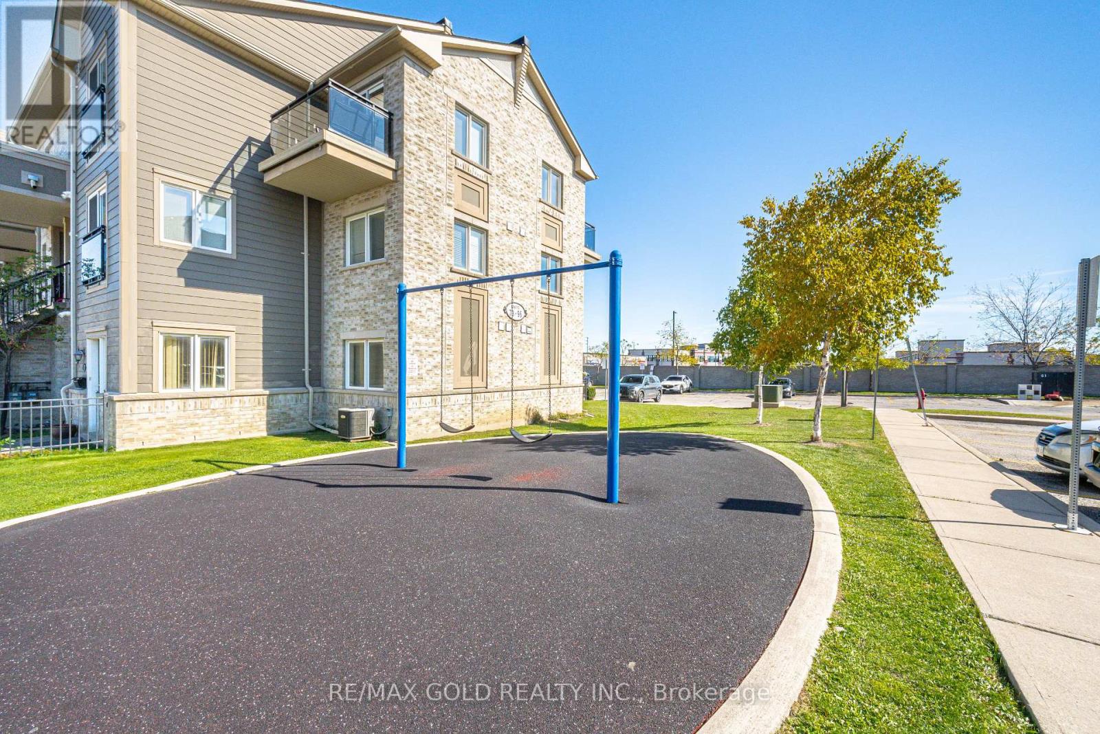 51 - 60 Fairwood Circle, Brampton, Ontario  L6R 0Y6 - Photo 39 - W12439459