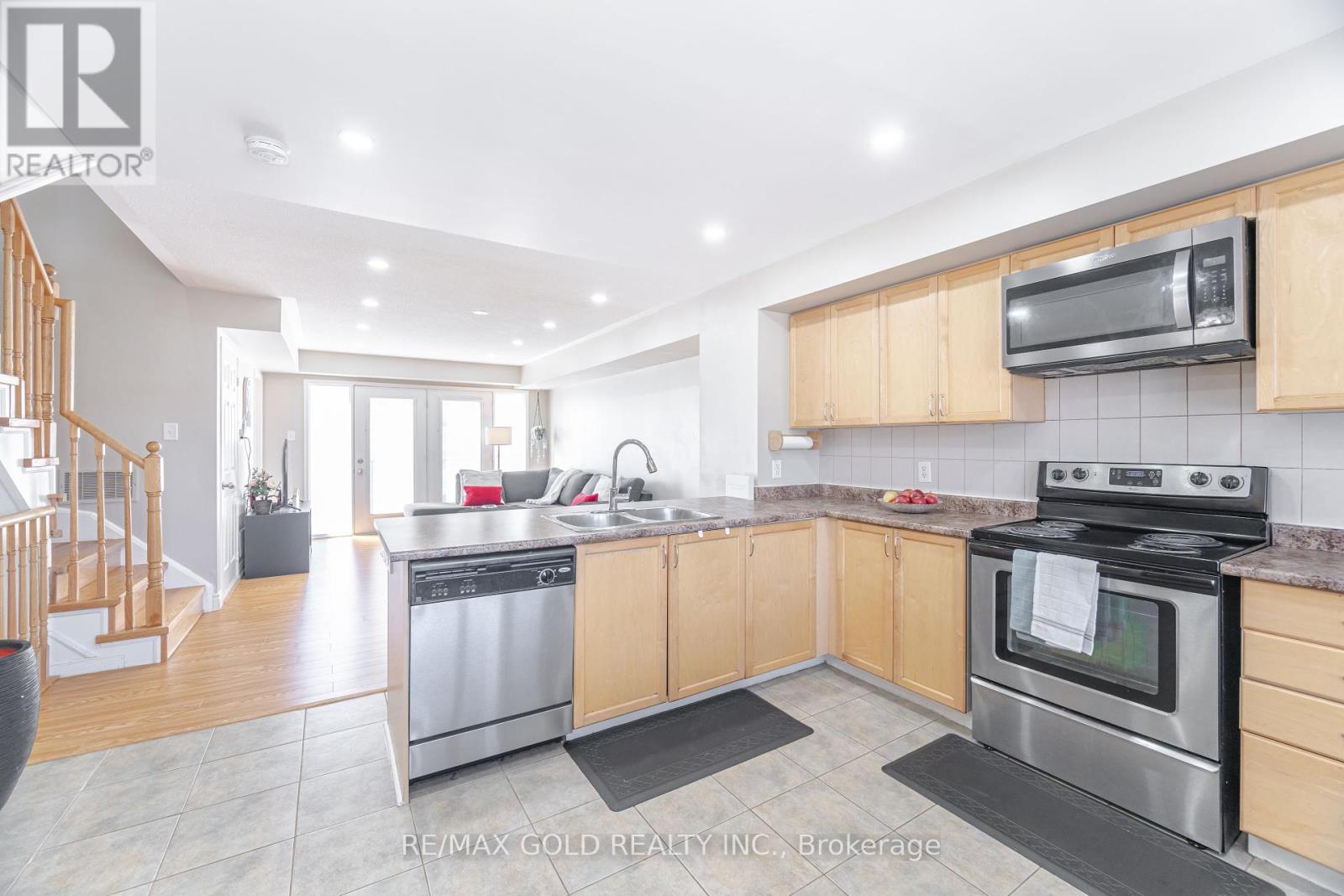 51 - 60 Fairwood Circle, Brampton, Ontario  L6R 0Y6 - Photo 11 - W12439459
