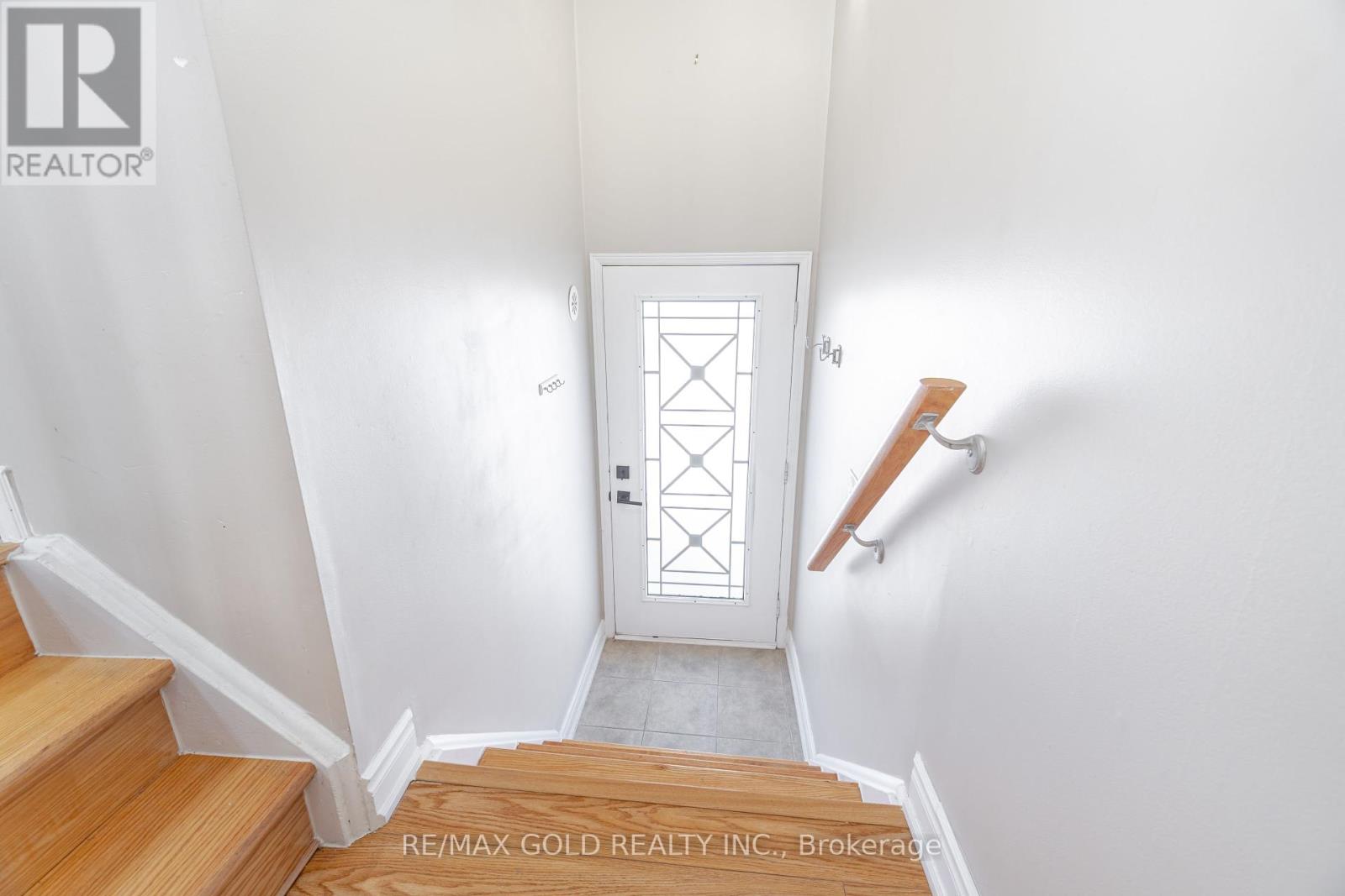 51 - 60 Fairwood Circle, Brampton, Ontario  L6R 0Y6 - Photo 5 - W12439459