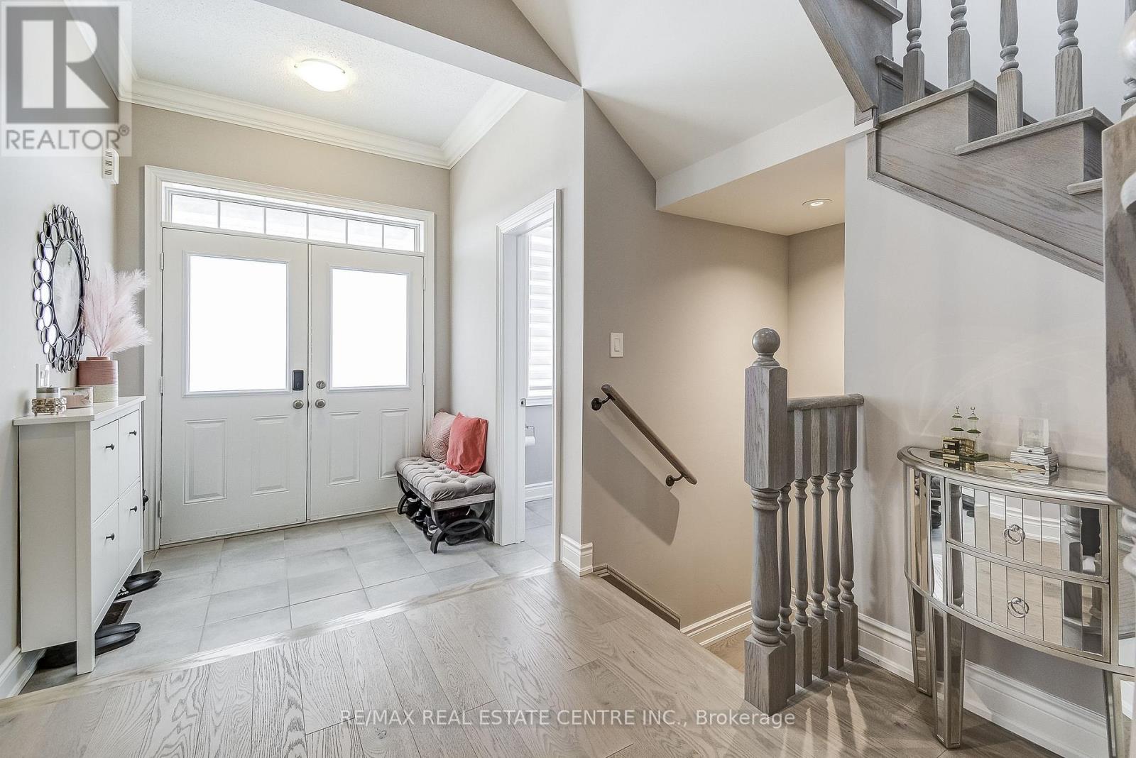 1578 Leger Way, Milton, Ontario  L9E 1H4 - Photo 4 - W12448039