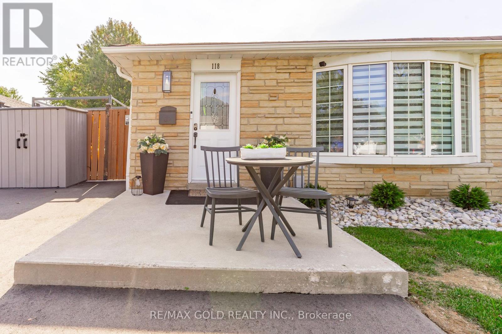 118 Fallingdale Crescent, Brampton, Ontario  L6T 3J6 - Photo 3 - W12449002