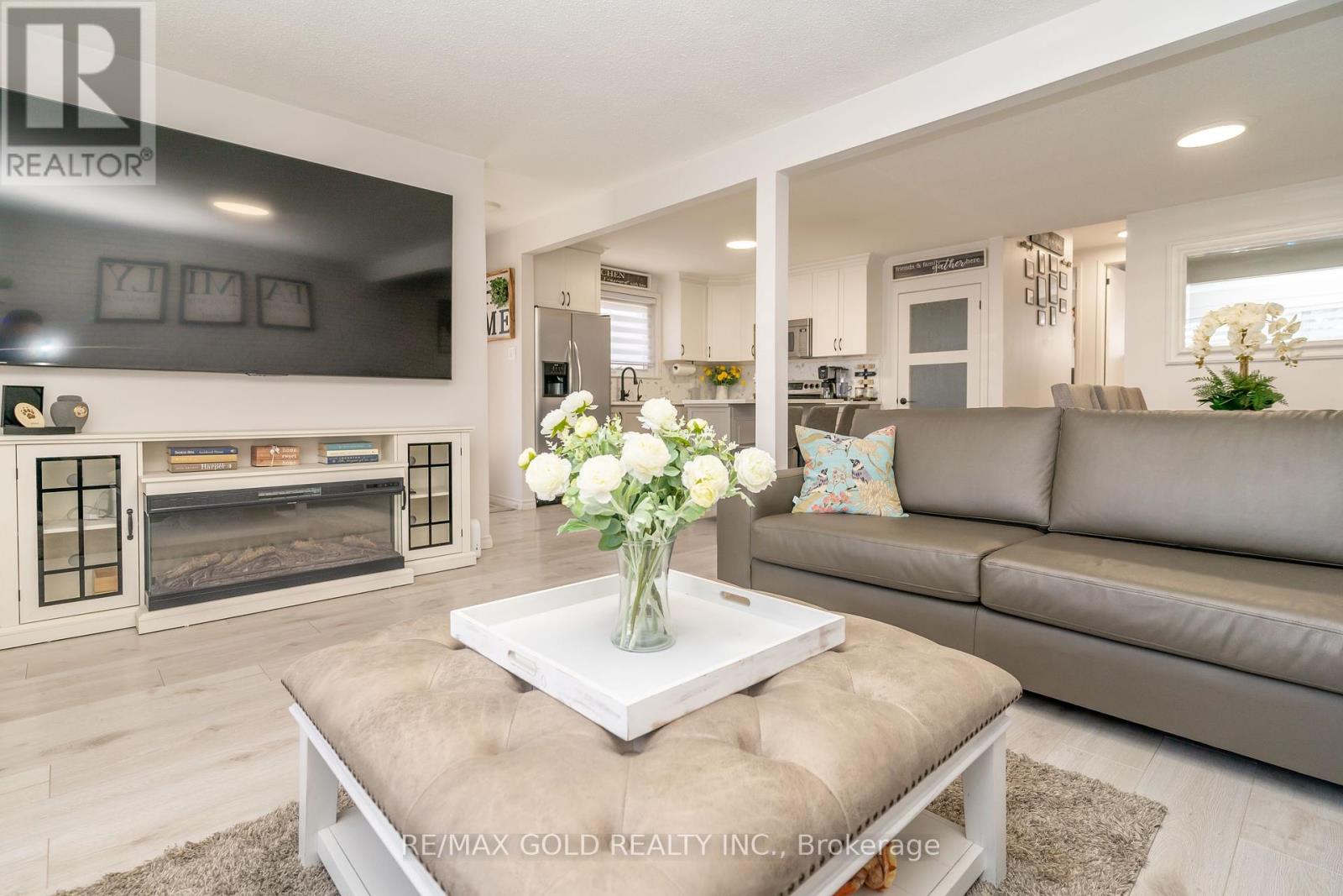 118 Fallingdale Crescent, Brampton, Ontario  L6T 3J6 - Photo 9 - W12449002