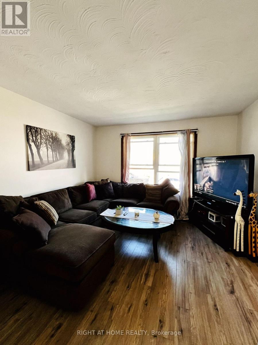 146 St Augustine Drive, St. Catharines (Secord Woods), Ontario  L2P 3W1 - Photo 5 - X12448466