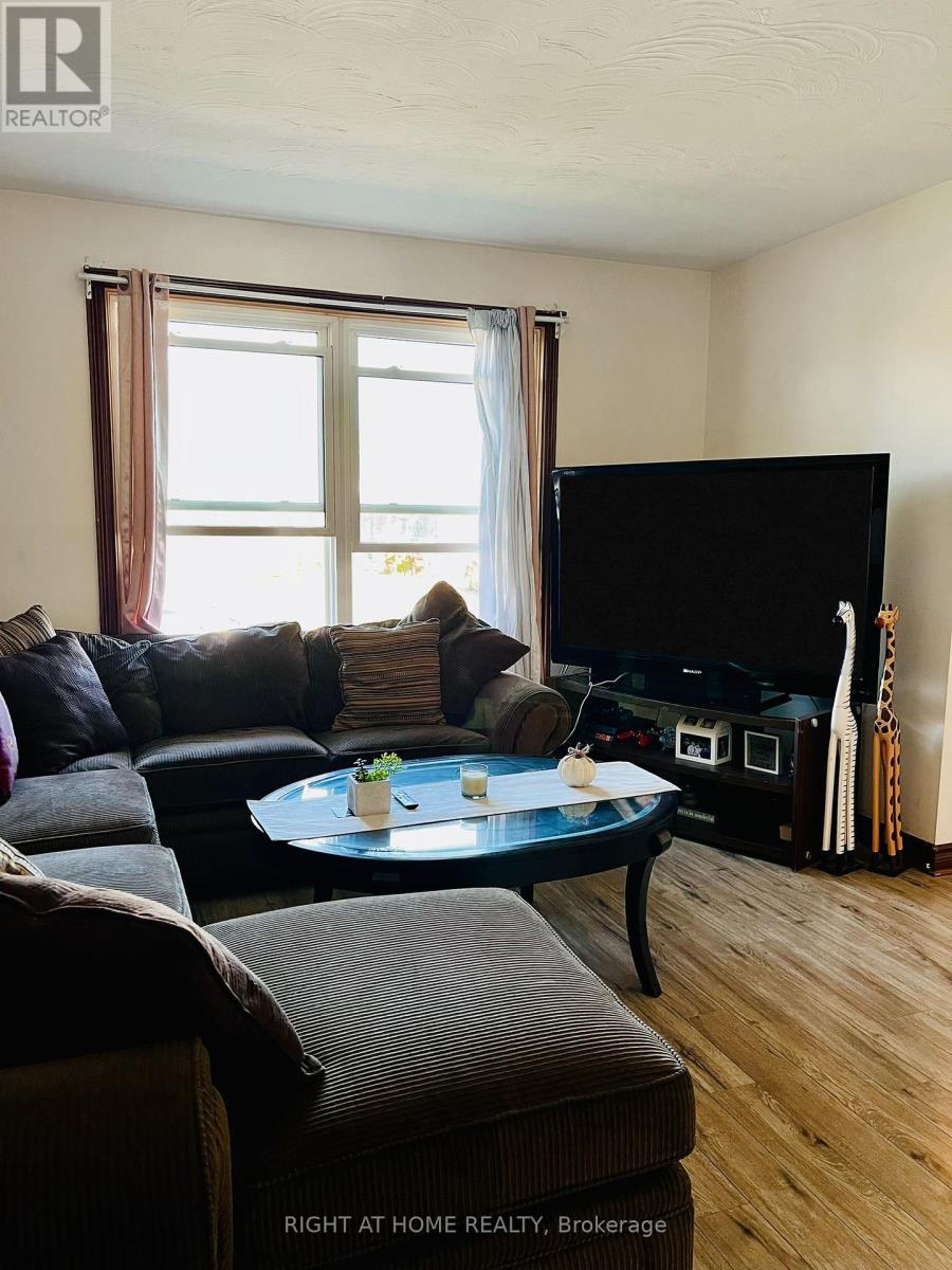 146 St Augustine Drive, St. Catharines (Secord Woods), Ontario  L2P 3W1 - Photo 6 - X12448466