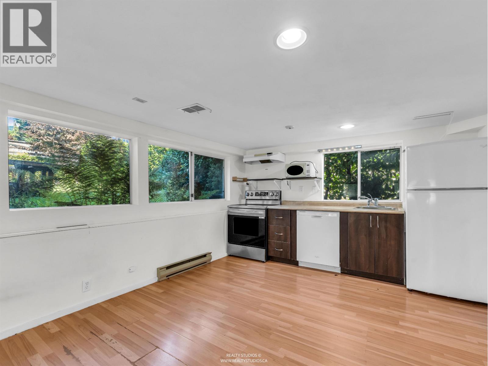 138 W Kings Road, North Vancouver, British Columbia  V7N 2L8 - Photo 27 - R3056168