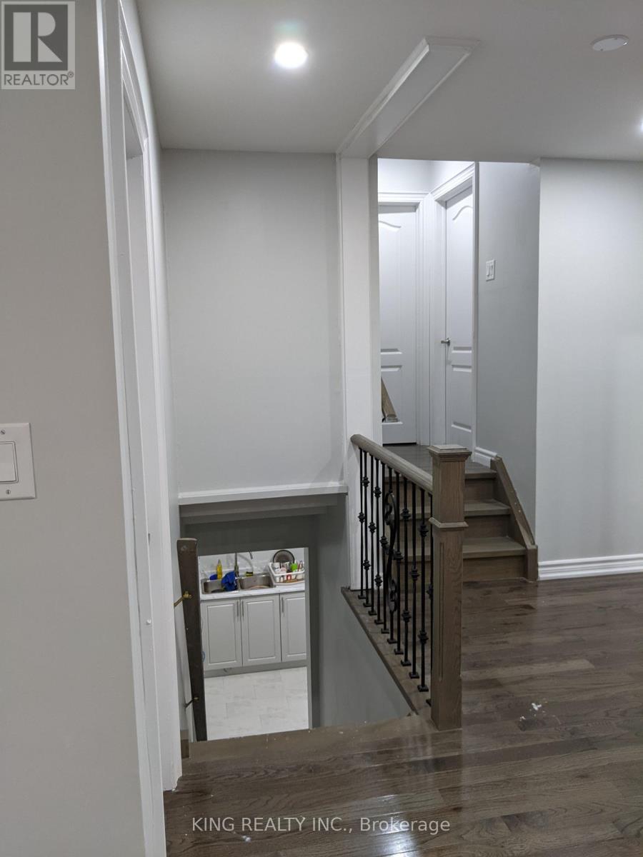 13 Fairfield Avenue, Brampton, Ontario  L6X 2H9 - Photo 15 - W12449607