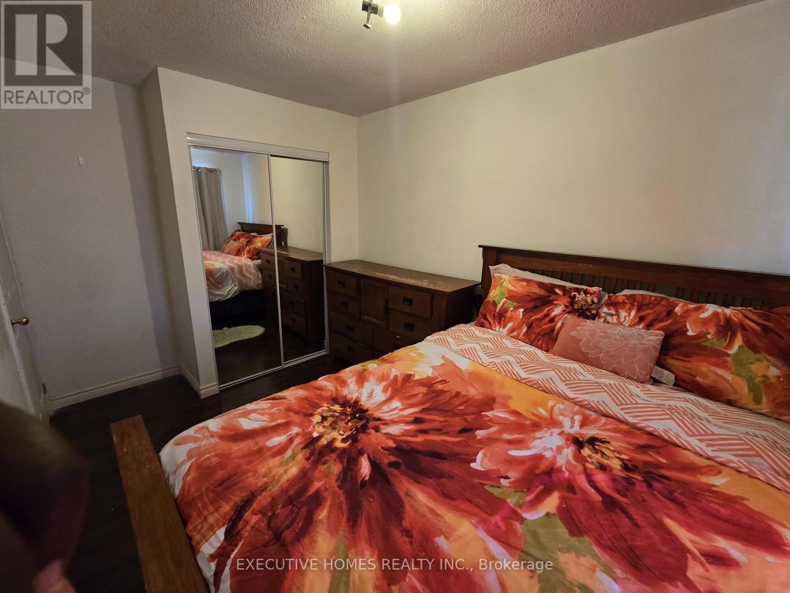 61 Collins Crescent, Brampton, Ontario  L6V 3N1 - Photo 14 - W12449623