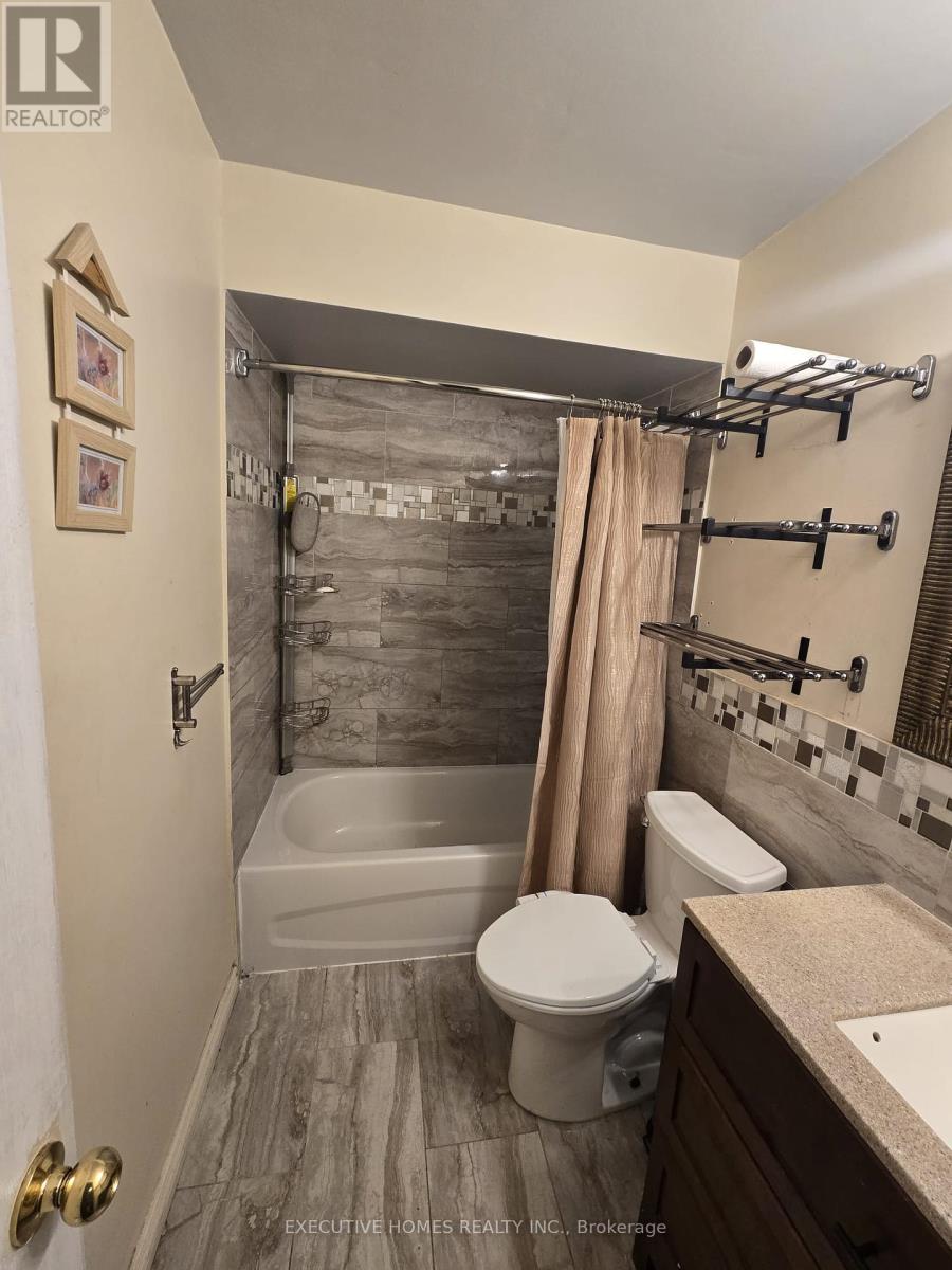 61 Collins Crescent, Brampton, Ontario  L6V 3N1 - Photo 21 - W12449623