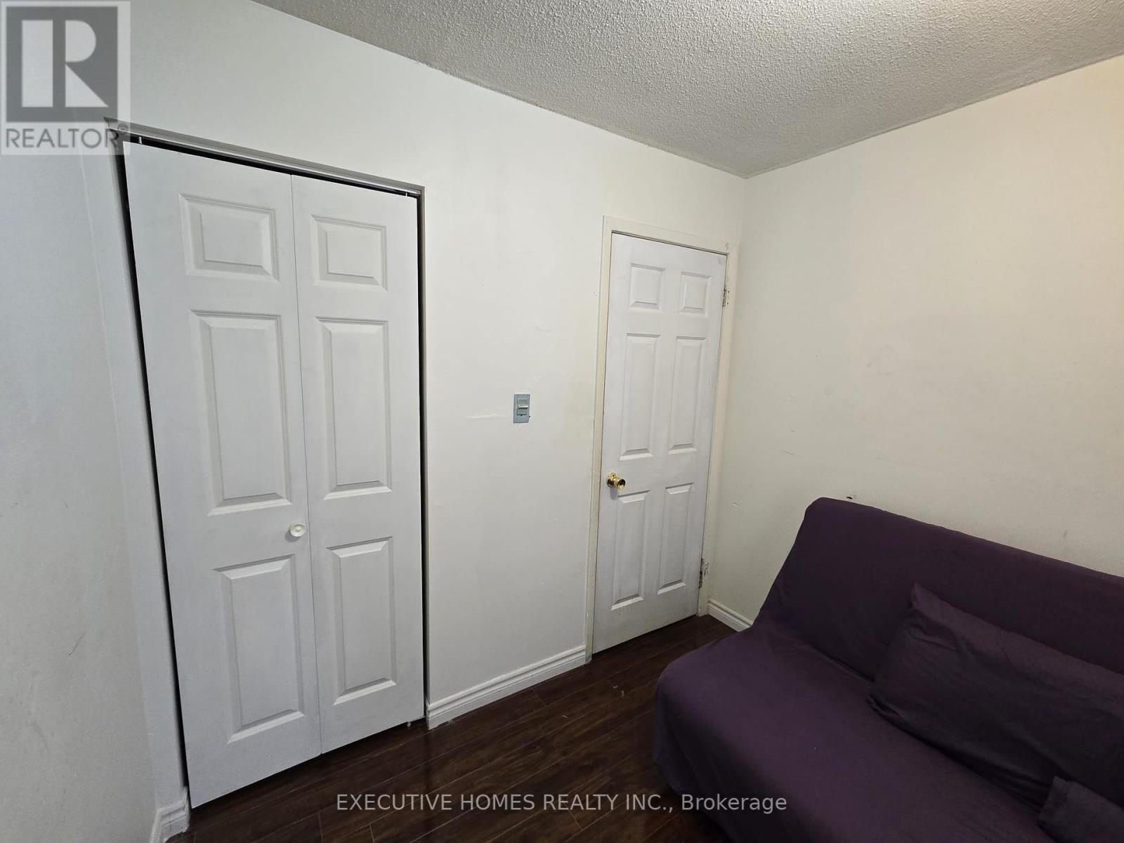 61 Collins Crescent, Brampton, Ontario  L6V 3N1 - Photo 8 - W12449623