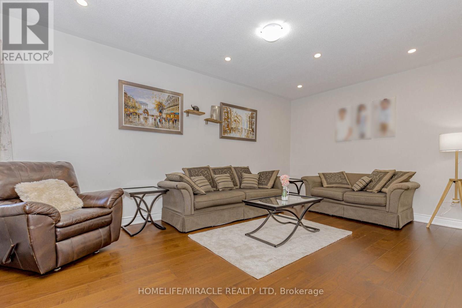 98 Masters Green Crescent, Brampton, Ontario  L7A 3K5 - Photo 14 - W12449659