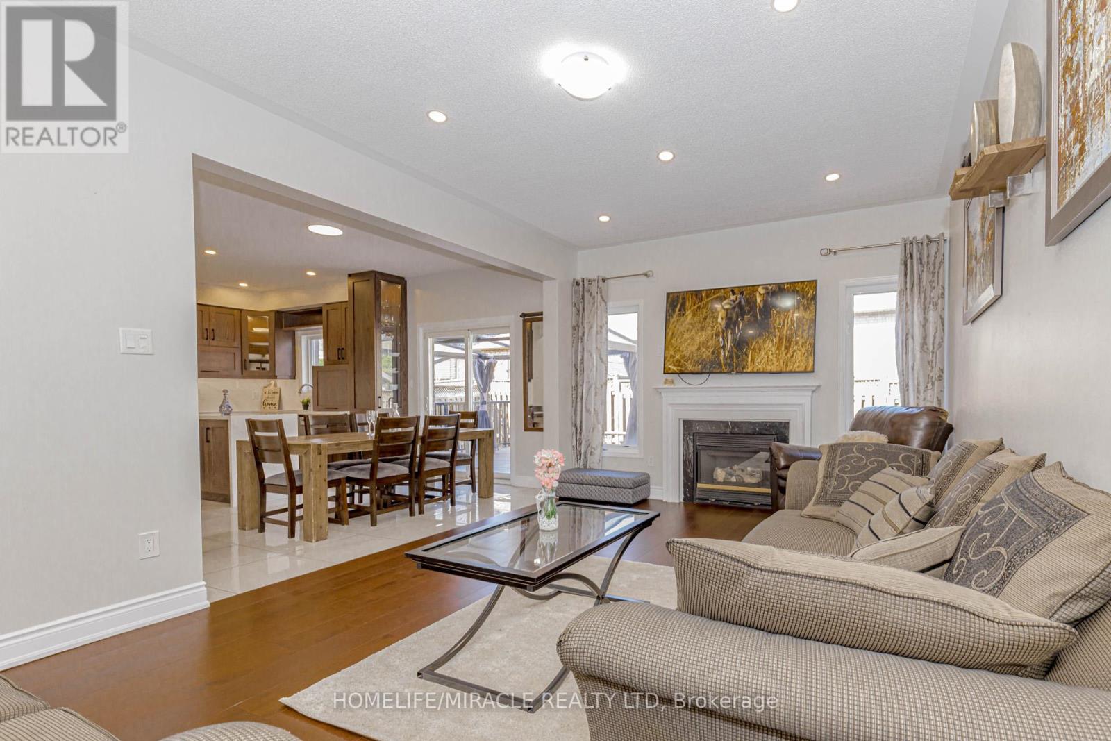 98 Masters Green Crescent, Brampton, Ontario  L7A 3K5 - Photo 15 - W12449659