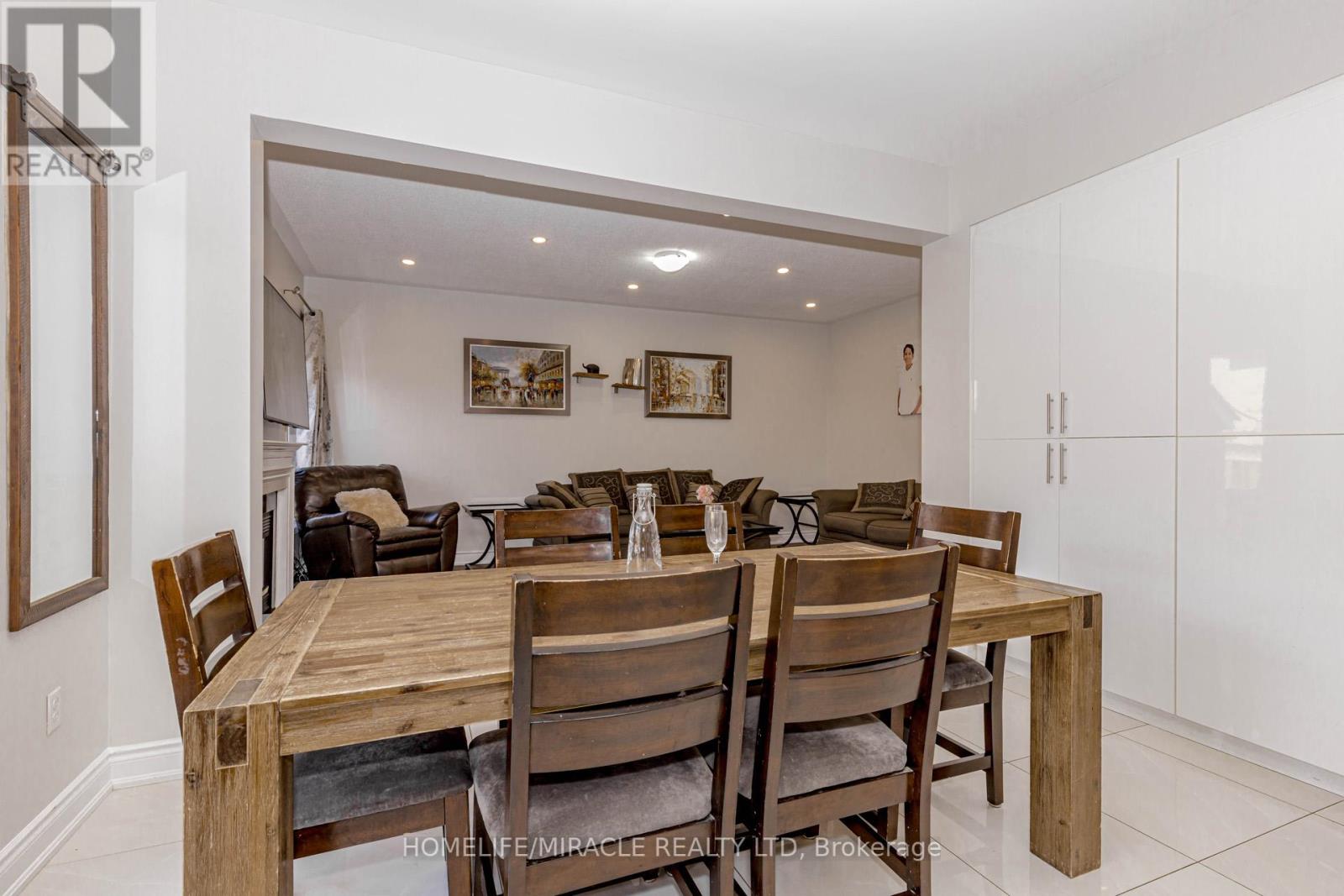 98 Masters Green Crescent, Brampton, Ontario  L7A 3K5 - Photo 17 - W12449659